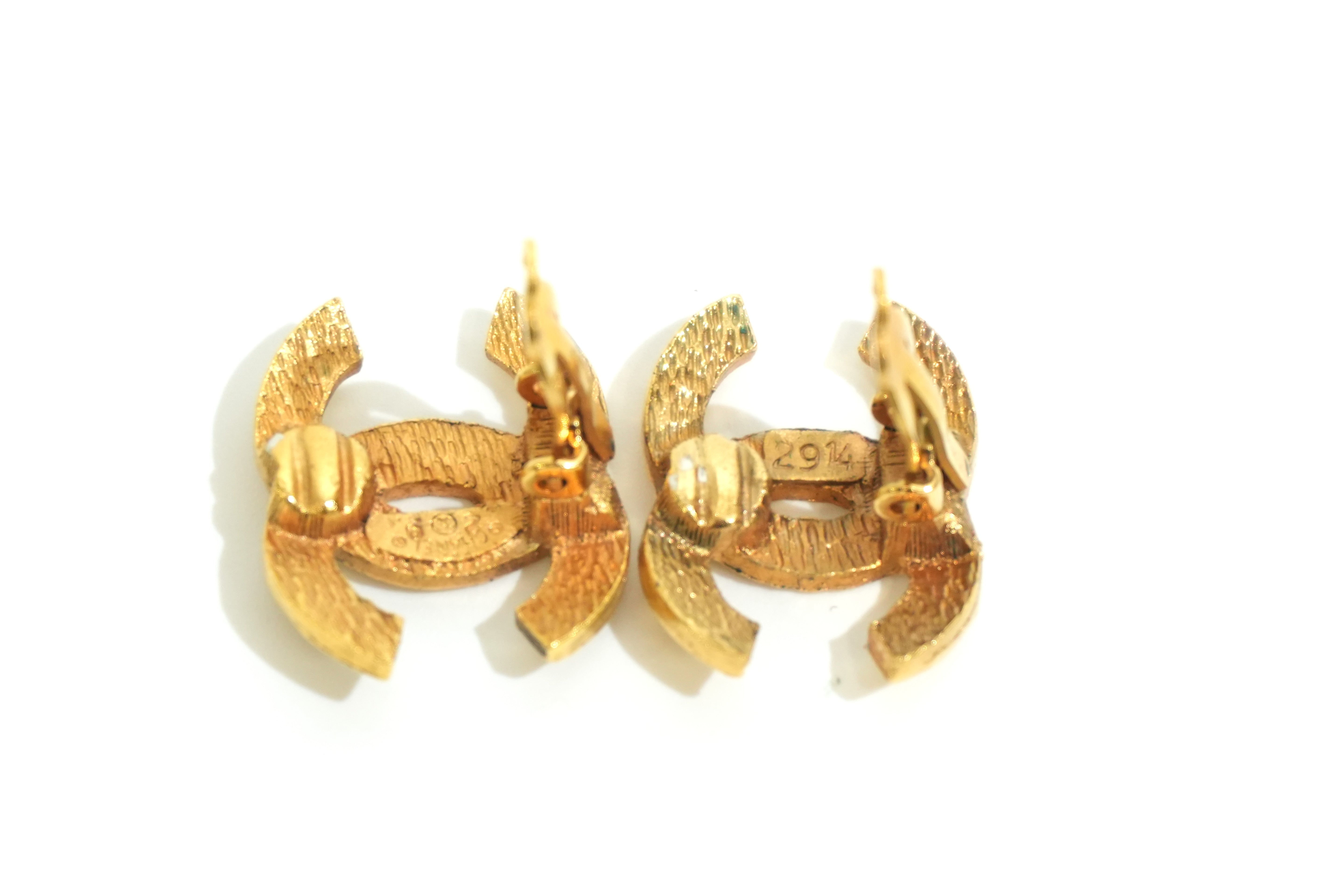 Pre-owned Chanel Steel Fashion Clip on CC Earrings Gold