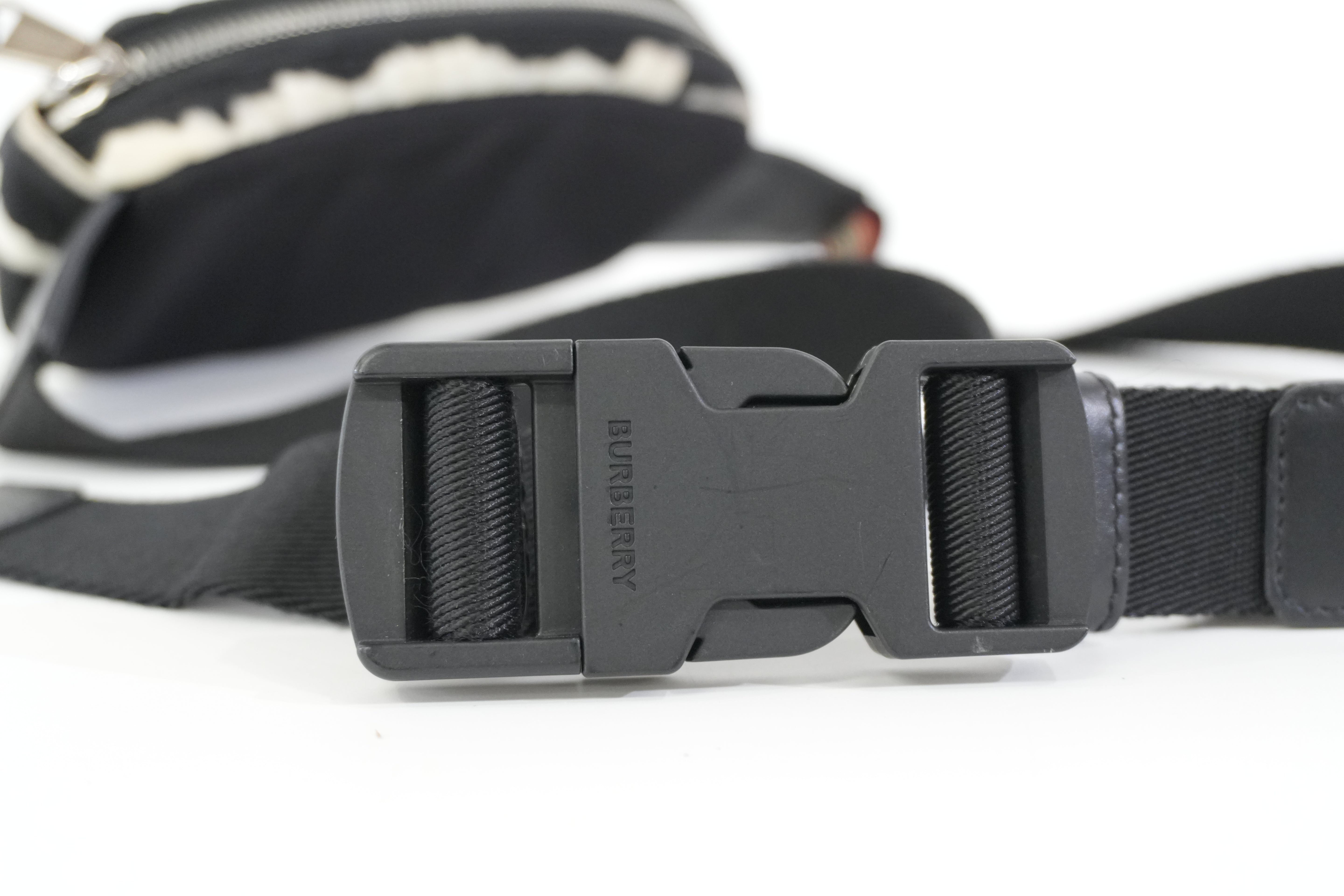 Pre-owned Burberry Body Bag Black and White