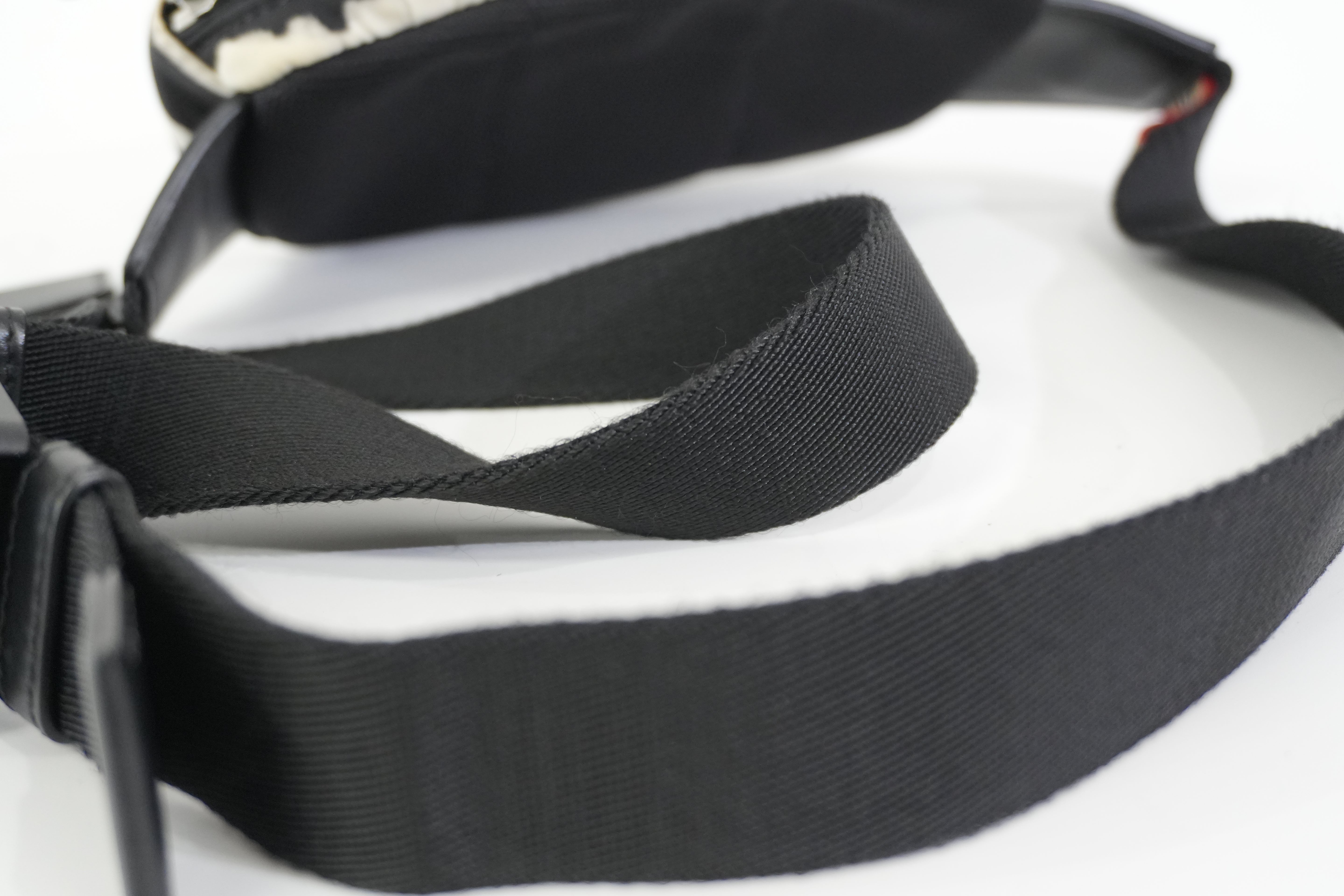 Pre-owned Burberry Body Bag Black and White