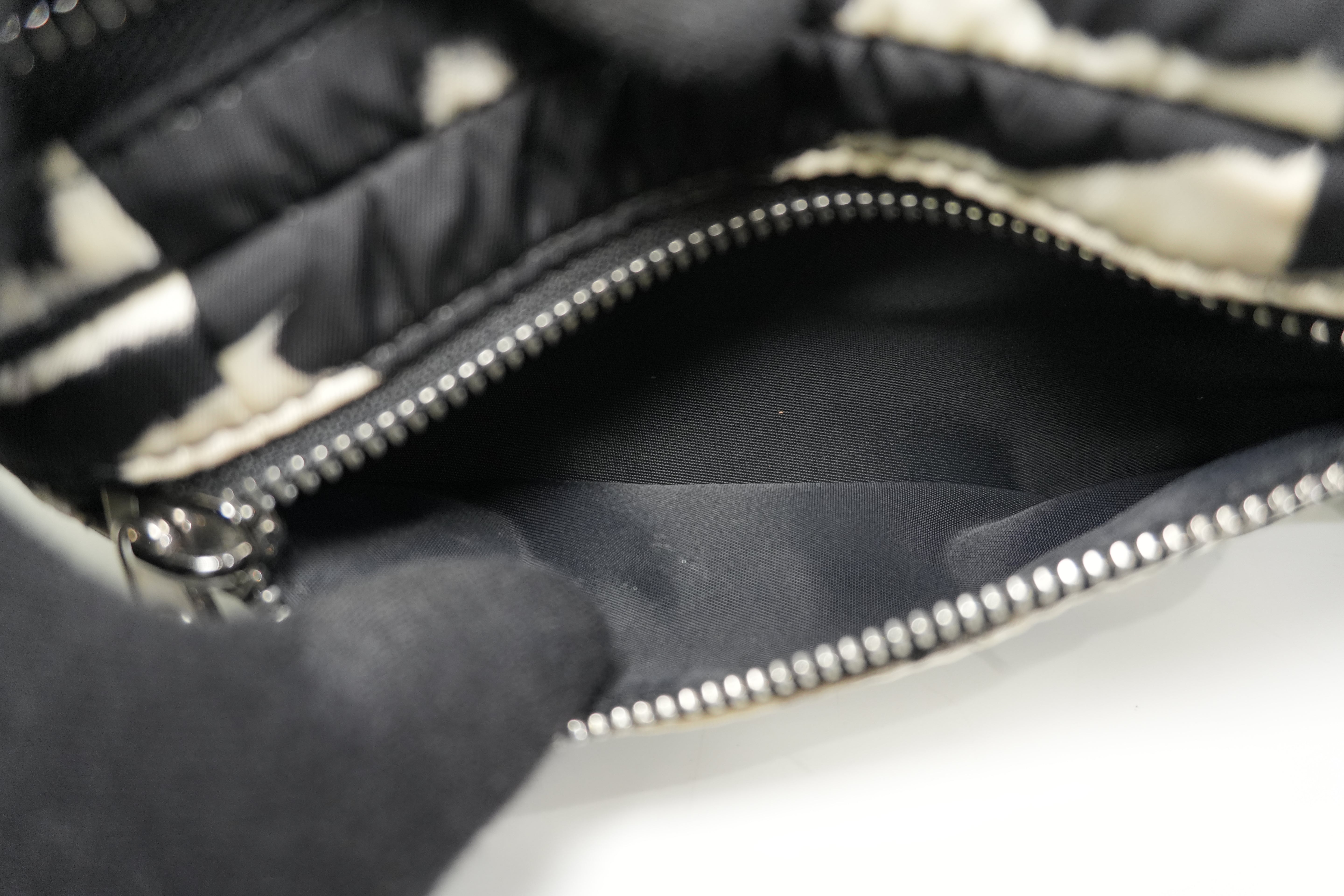 Pre-owned Burberry Body Bag Black and White