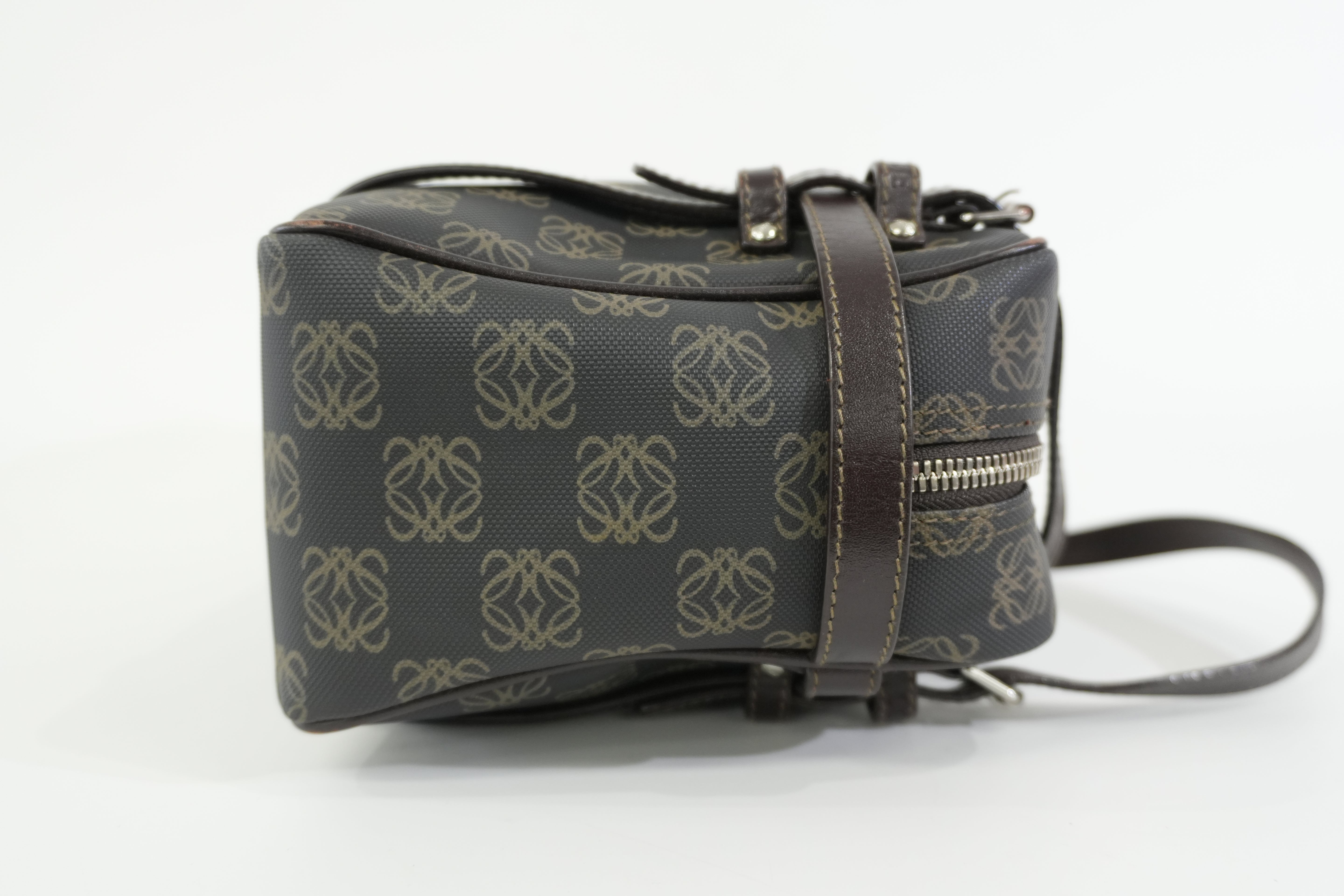 Pre-owned Loewe Analog Handbag with Pouch Black and Brown