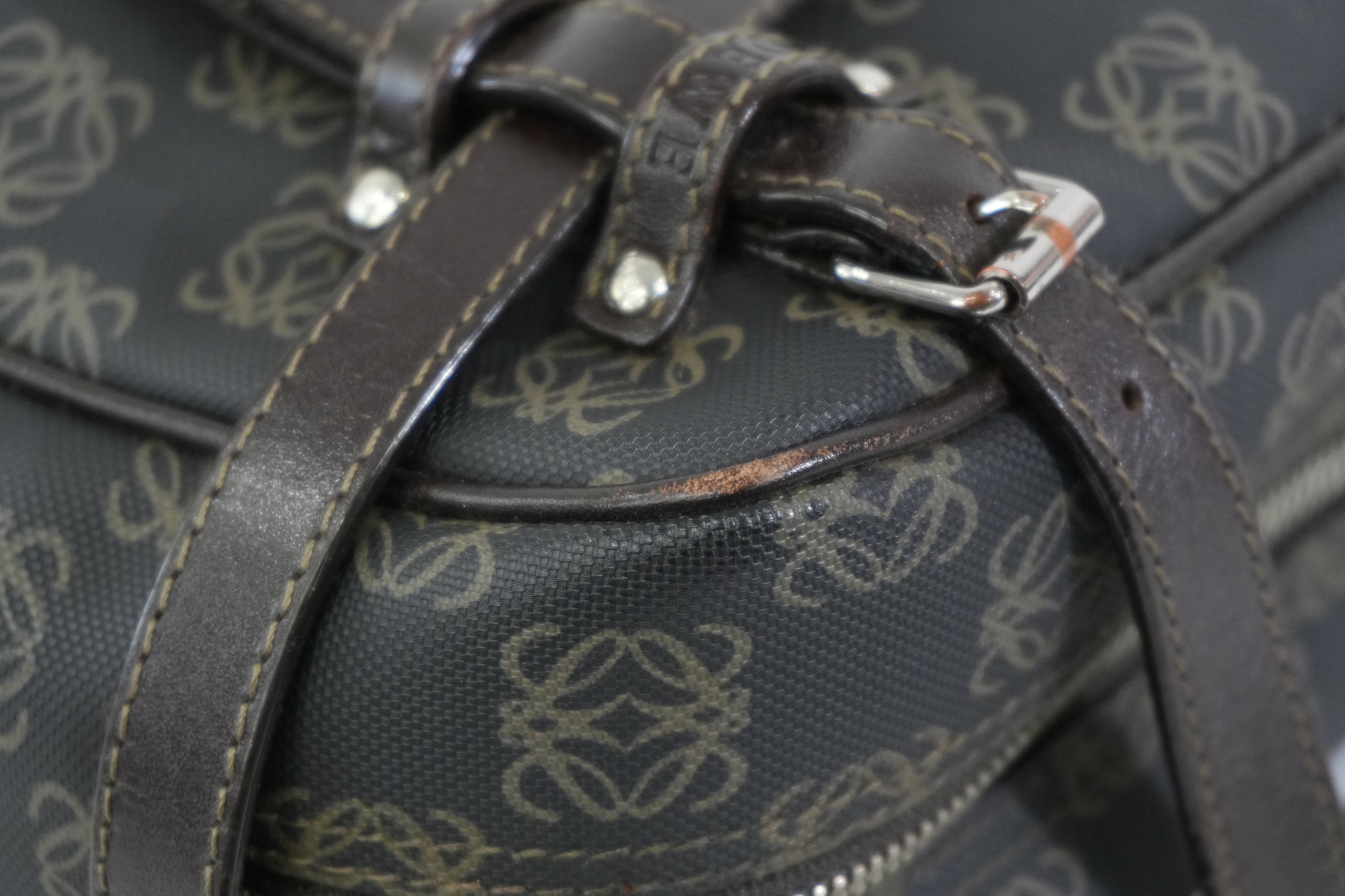 Pre-owned Loewe Analog Handbag with Pouch Black and Brown