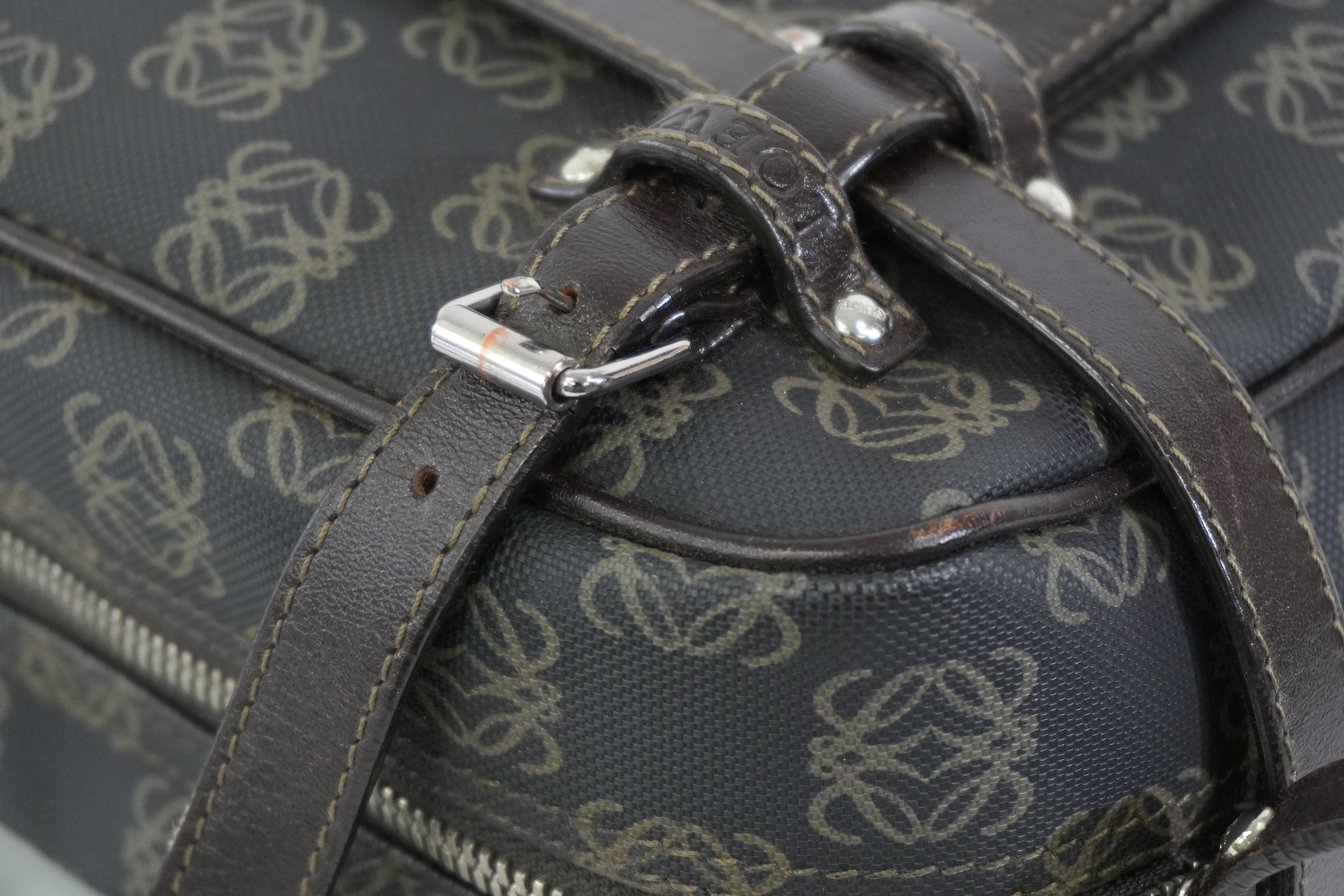 Pre-owned Loewe Analog Handbag with Pouch Black and Brown