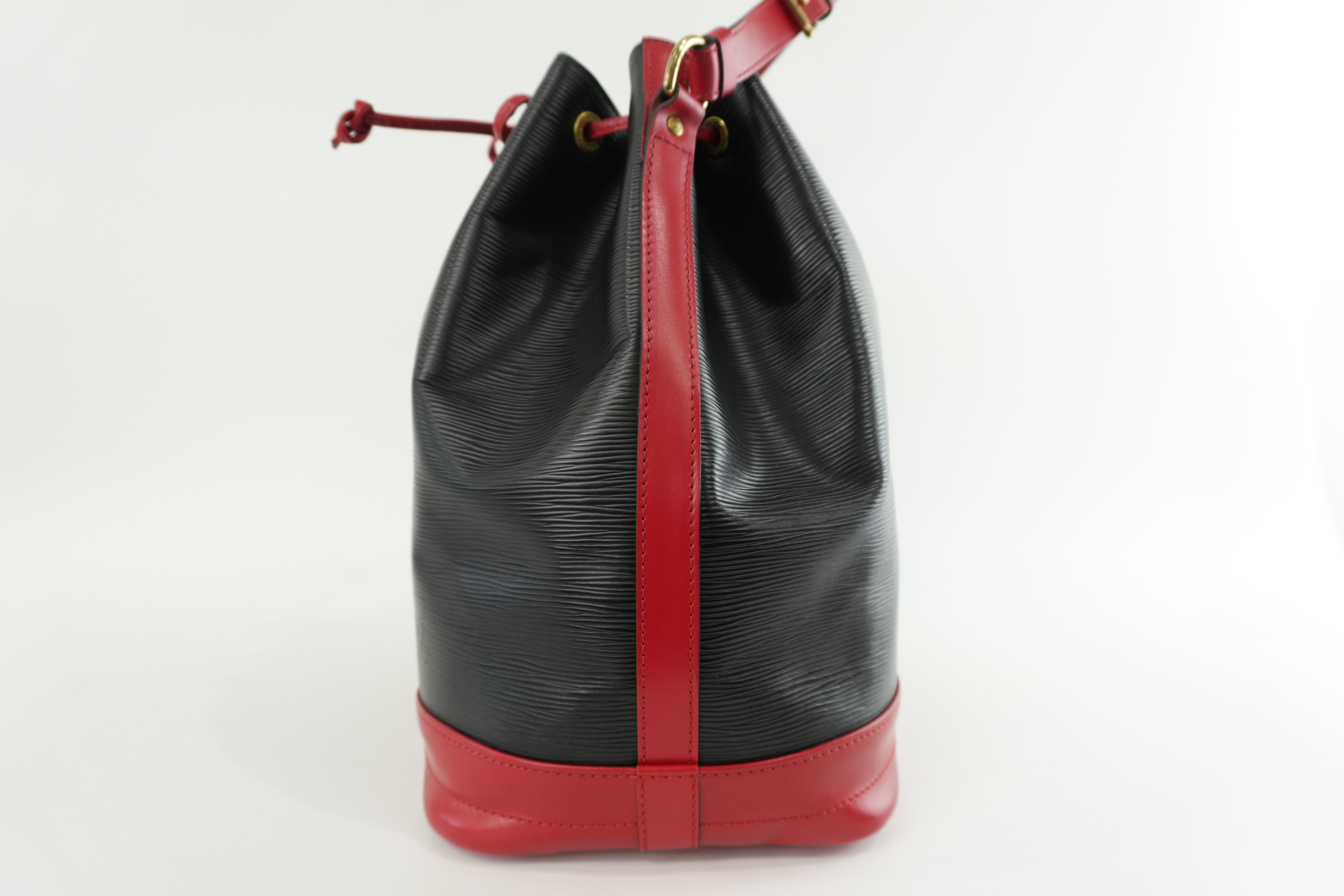 Louis Vuitton Noe GM Bucket Bag Epi Black and Red Used