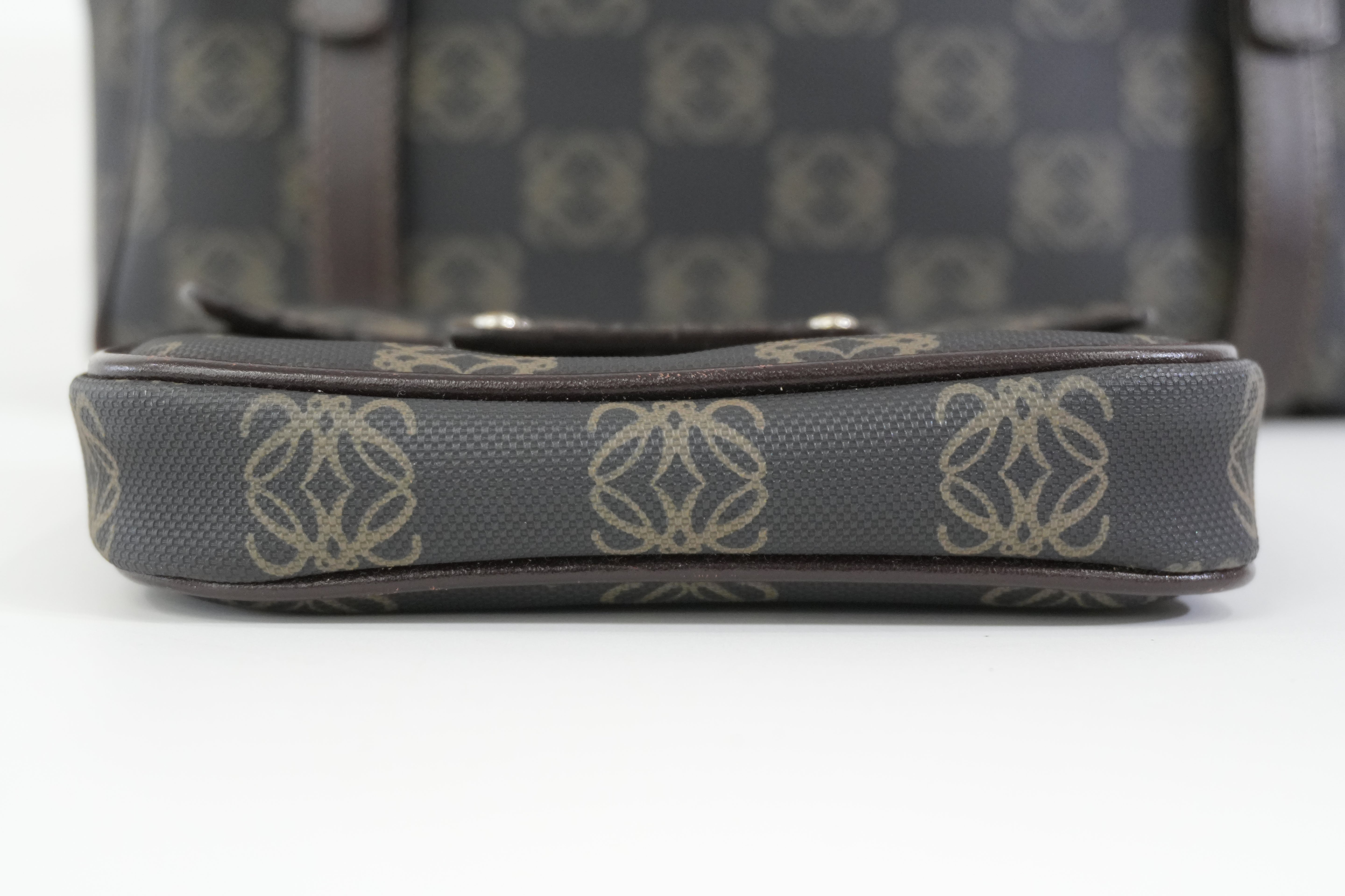 Pre-owned Loewe Analog Handbag with Pouch Black and Brown