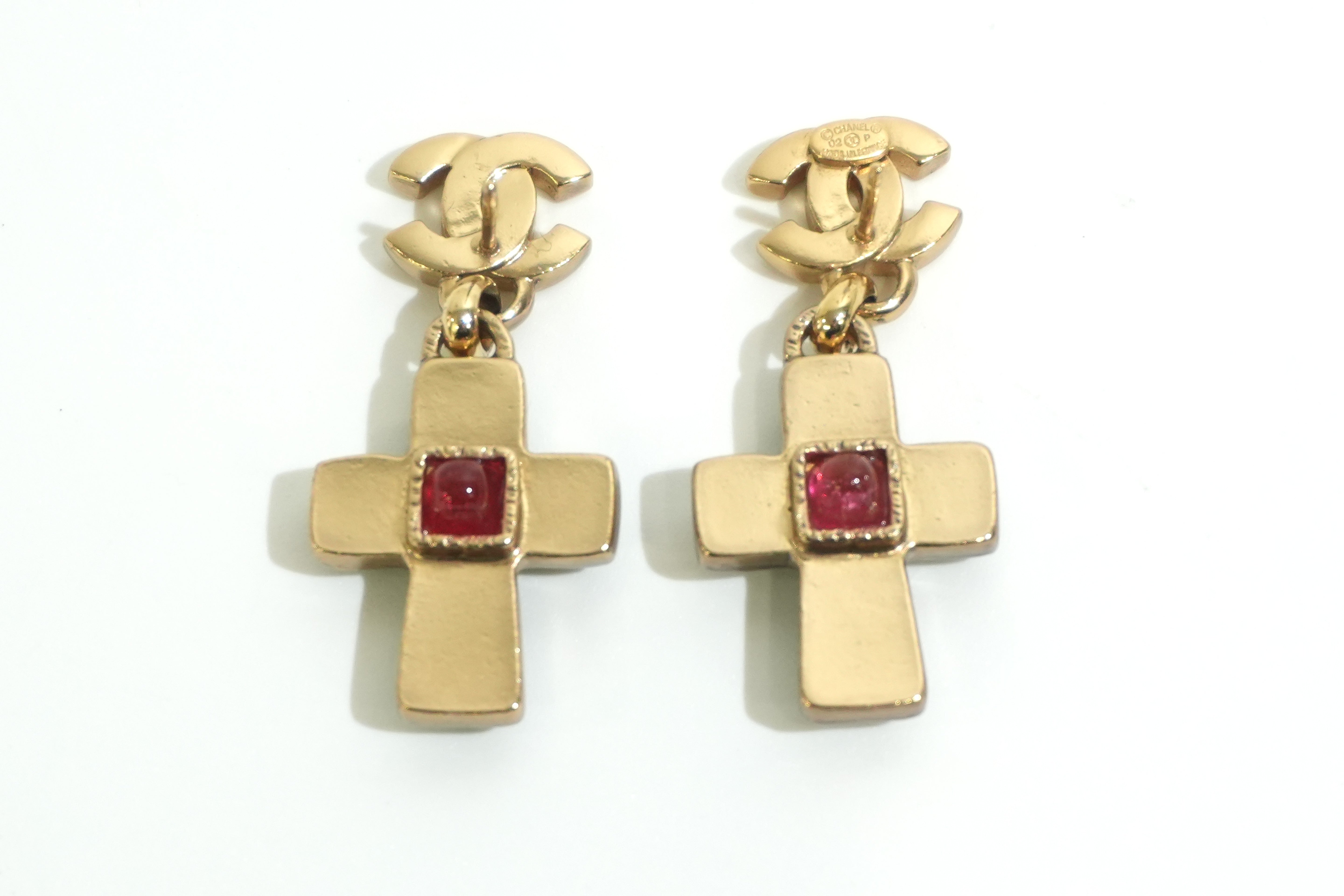 Pre-owned Chanel Steel Crucifix Earrings Red and Green
