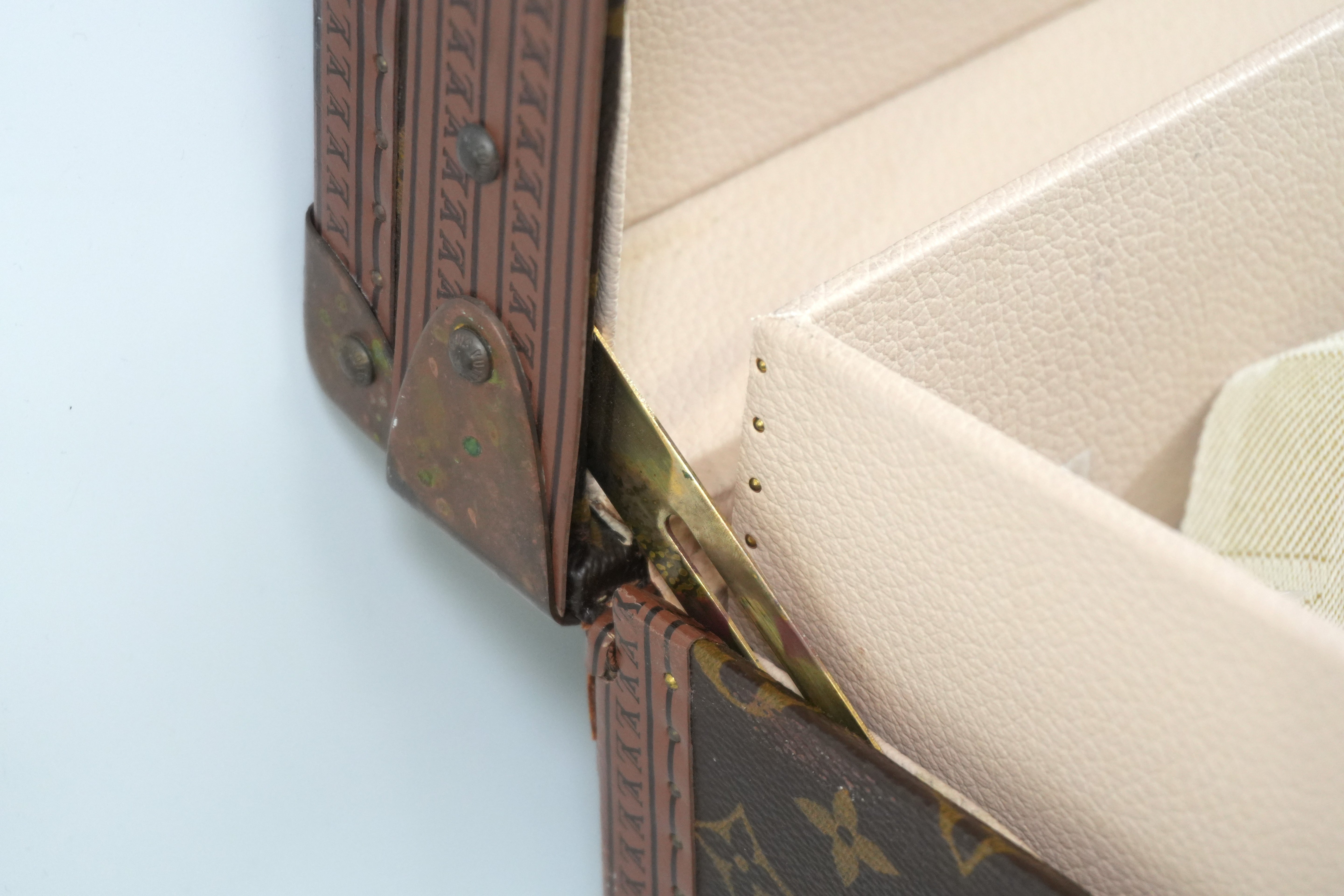 Pre-owned Louis Vuitton Mono Trunk 75 Alzer