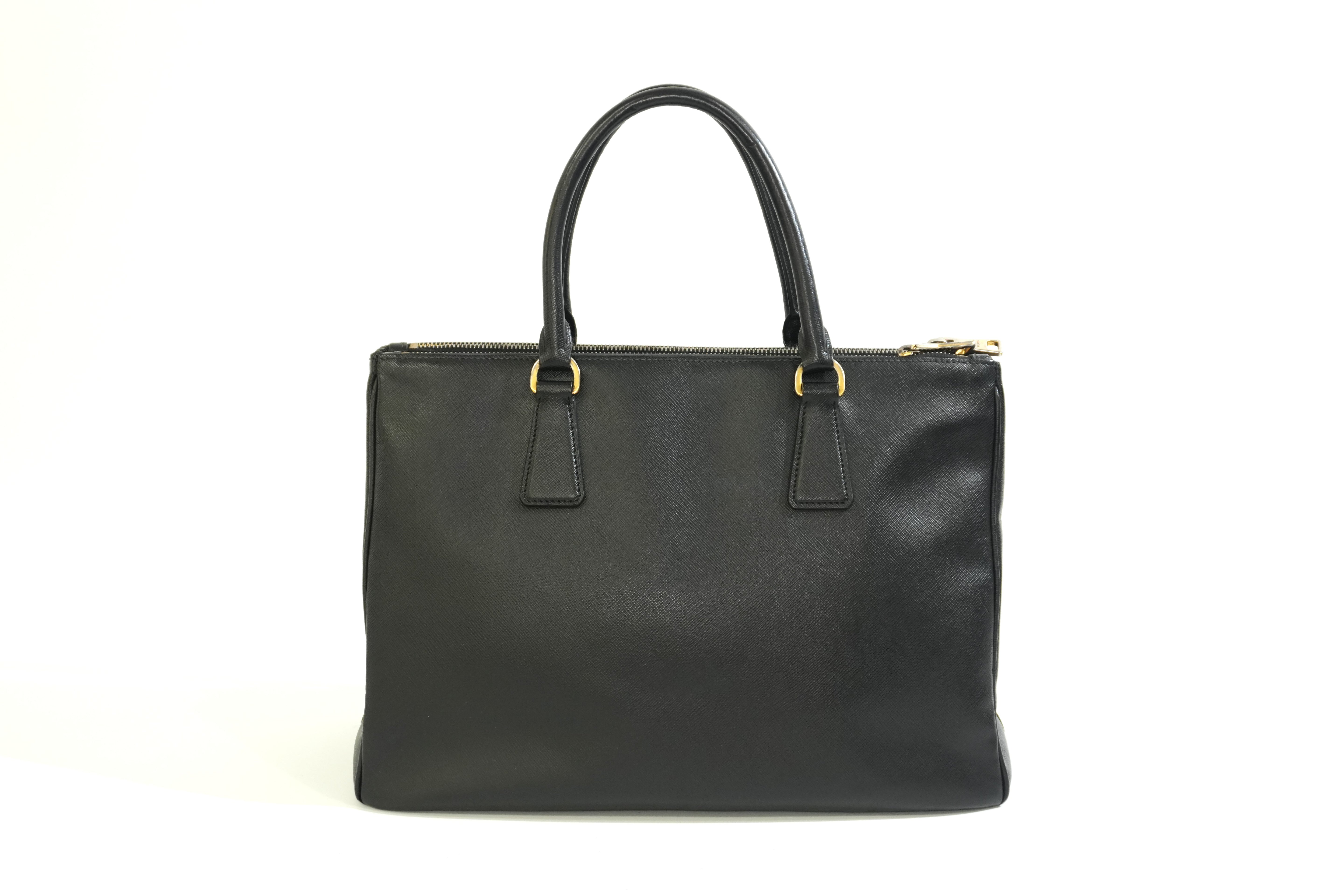 Pre-owned Prada Calfskin Leather Saffiano Handbag Black