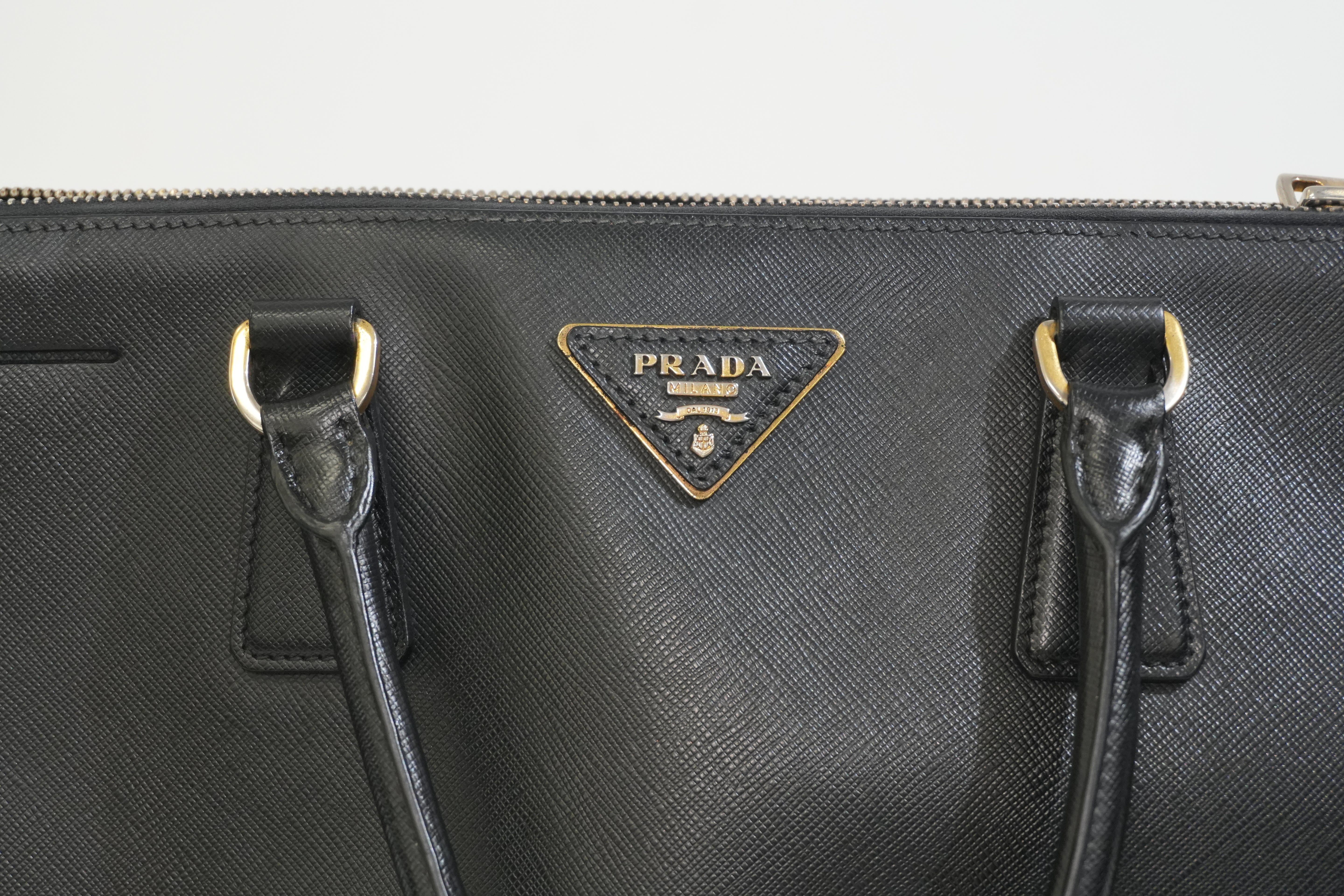 Pre-owned Prada Calfskin Leather Saffiano Handbag Black