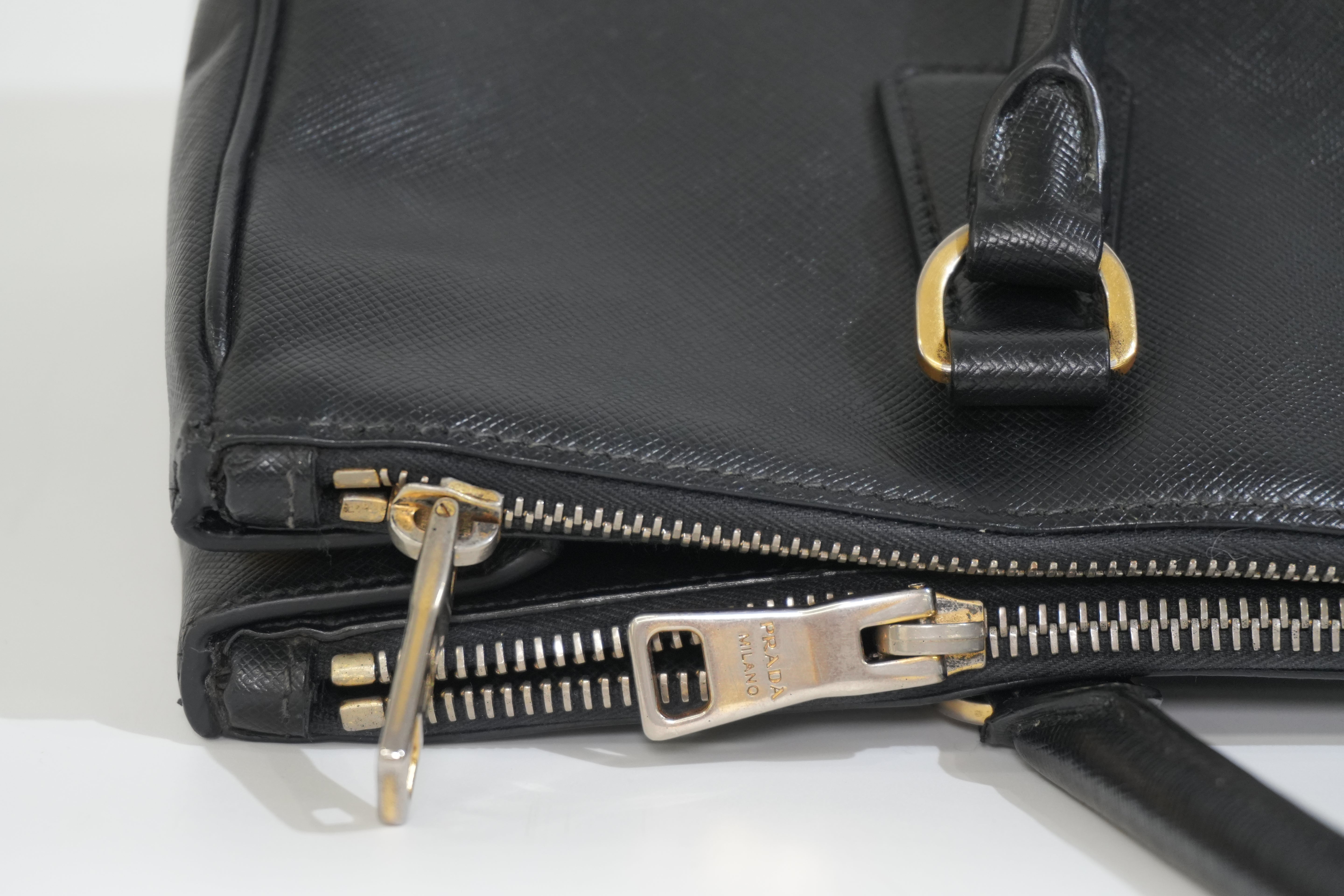 Pre-owned Prada Calfskin Leather Saffiano Handbag Black