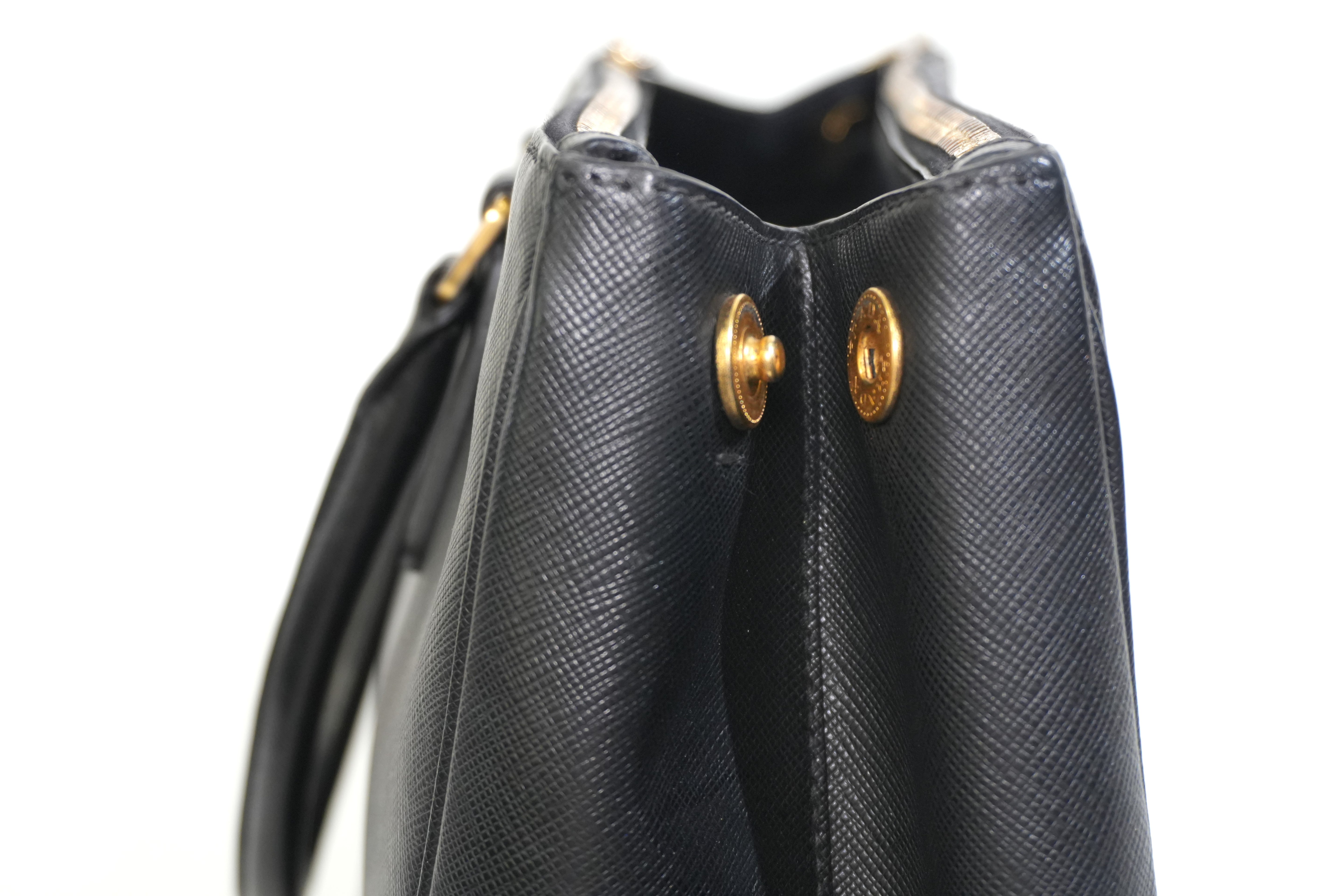 Pre-owned Prada Calfskin Leather Saffiano Handbag Black