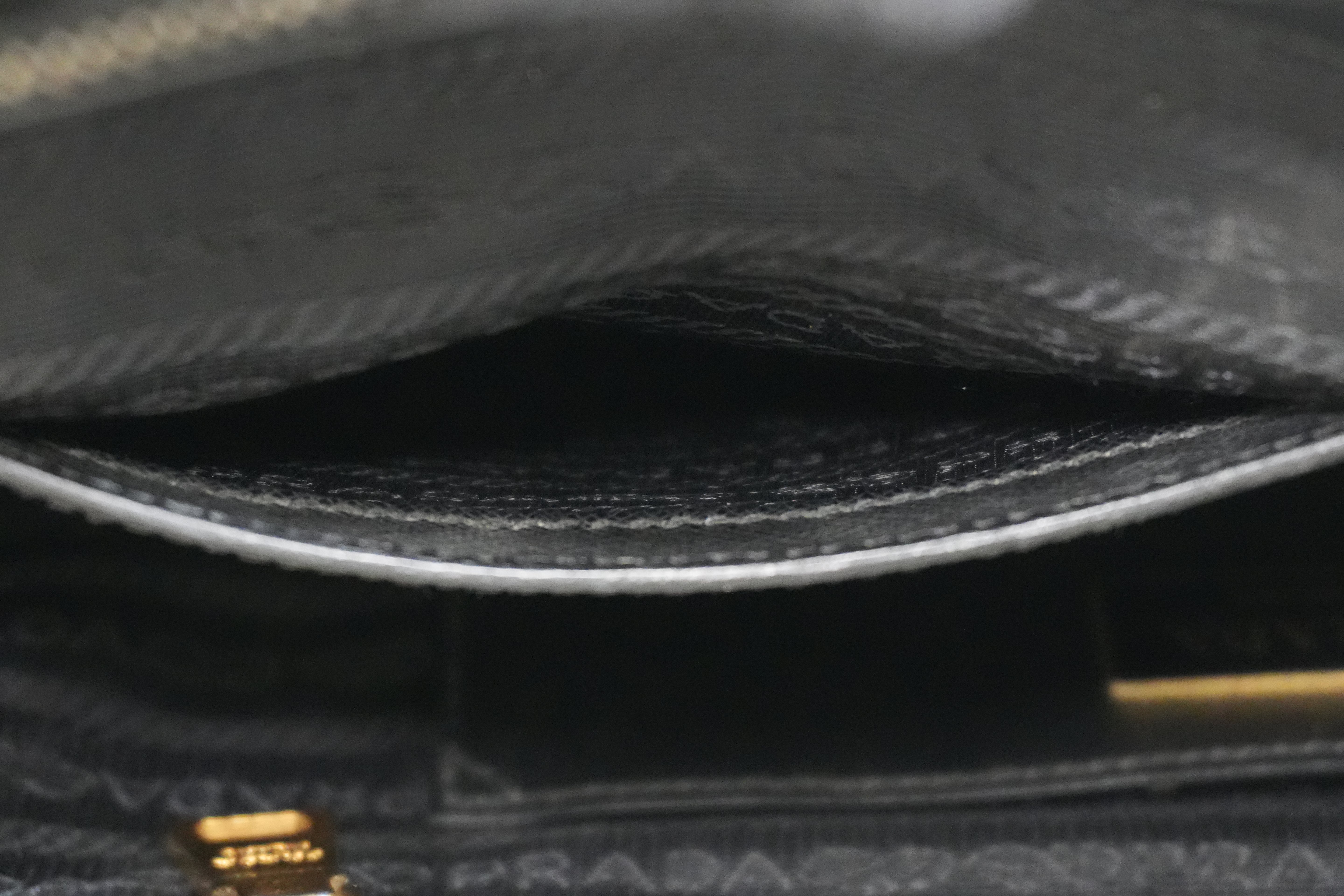 Pre-owned Prada Calfskin Leather Saffiano Handbag Black