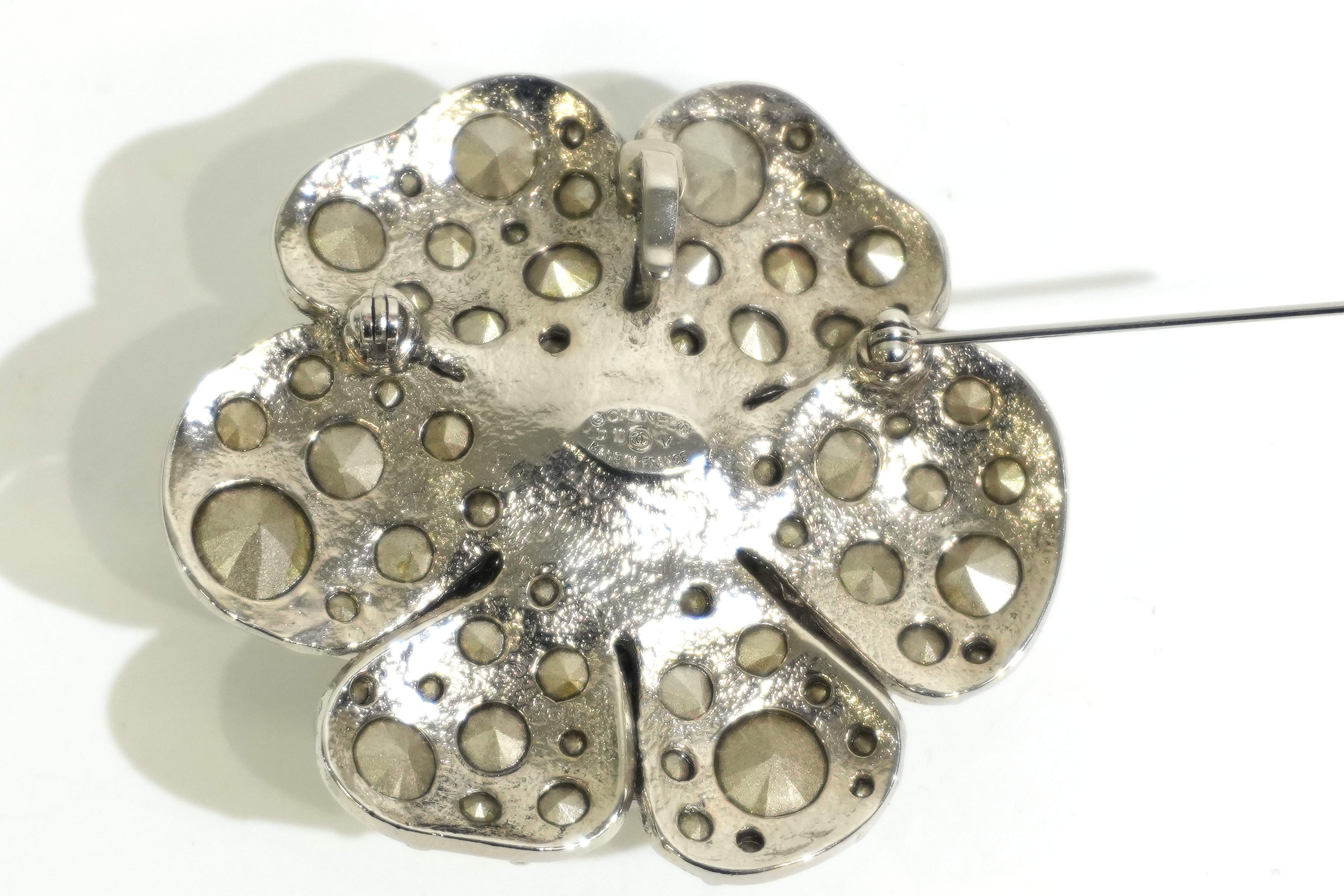 Pre-owned Chanel Camella Brooch Silver tone