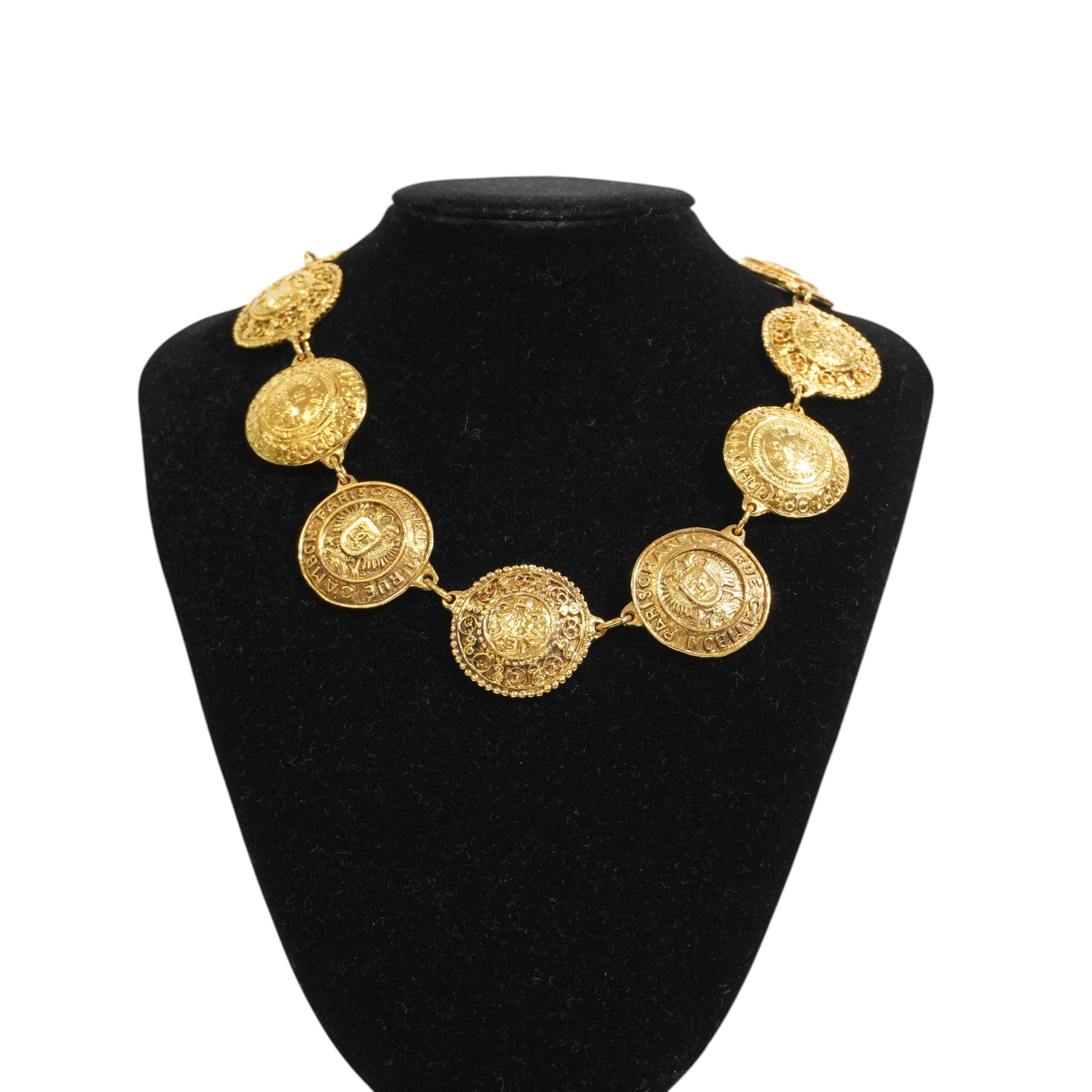 Pre-owned Chanel Medallion Necklace Gold tone