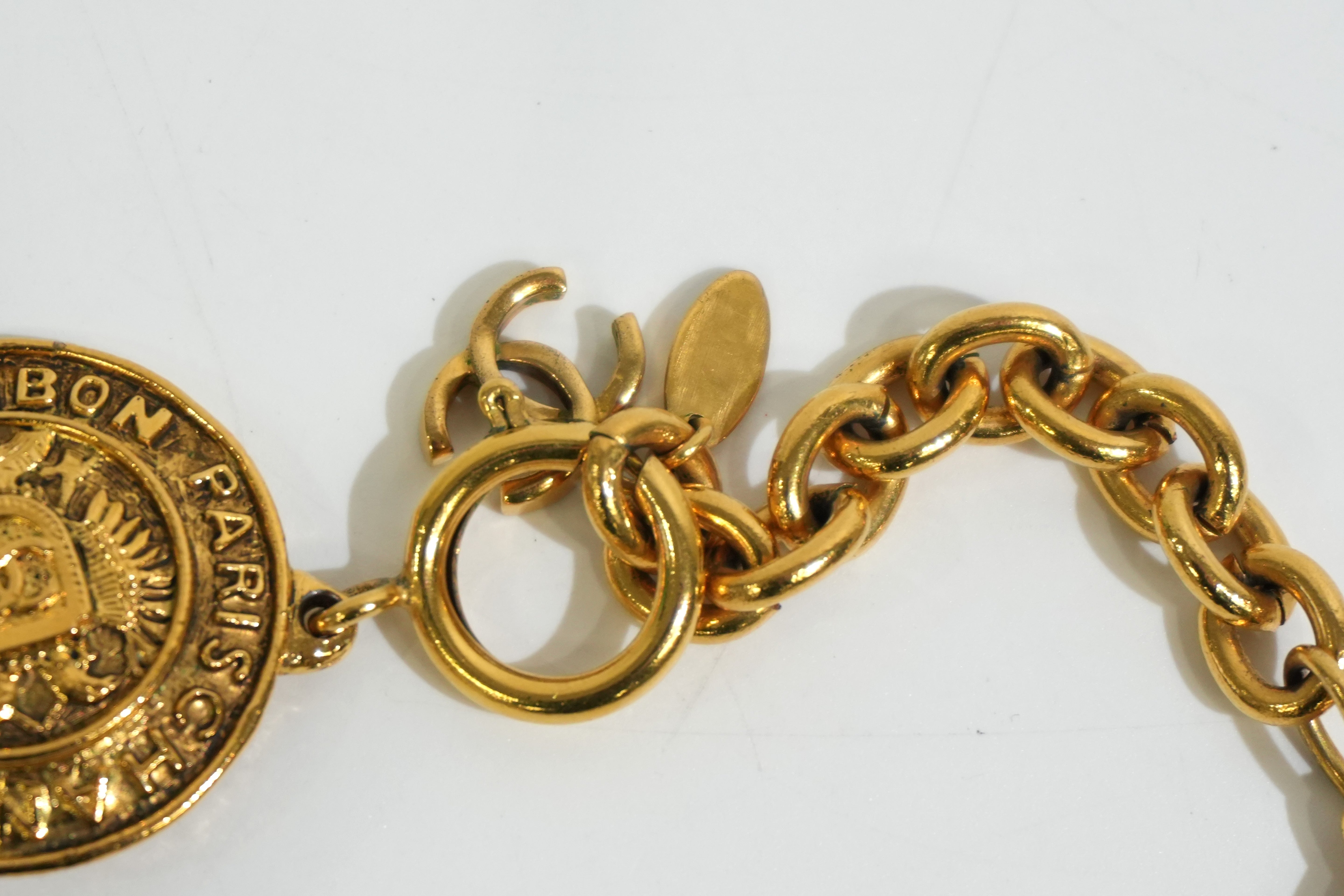 Pre-owned Chanel Medallion Necklace Gold tone