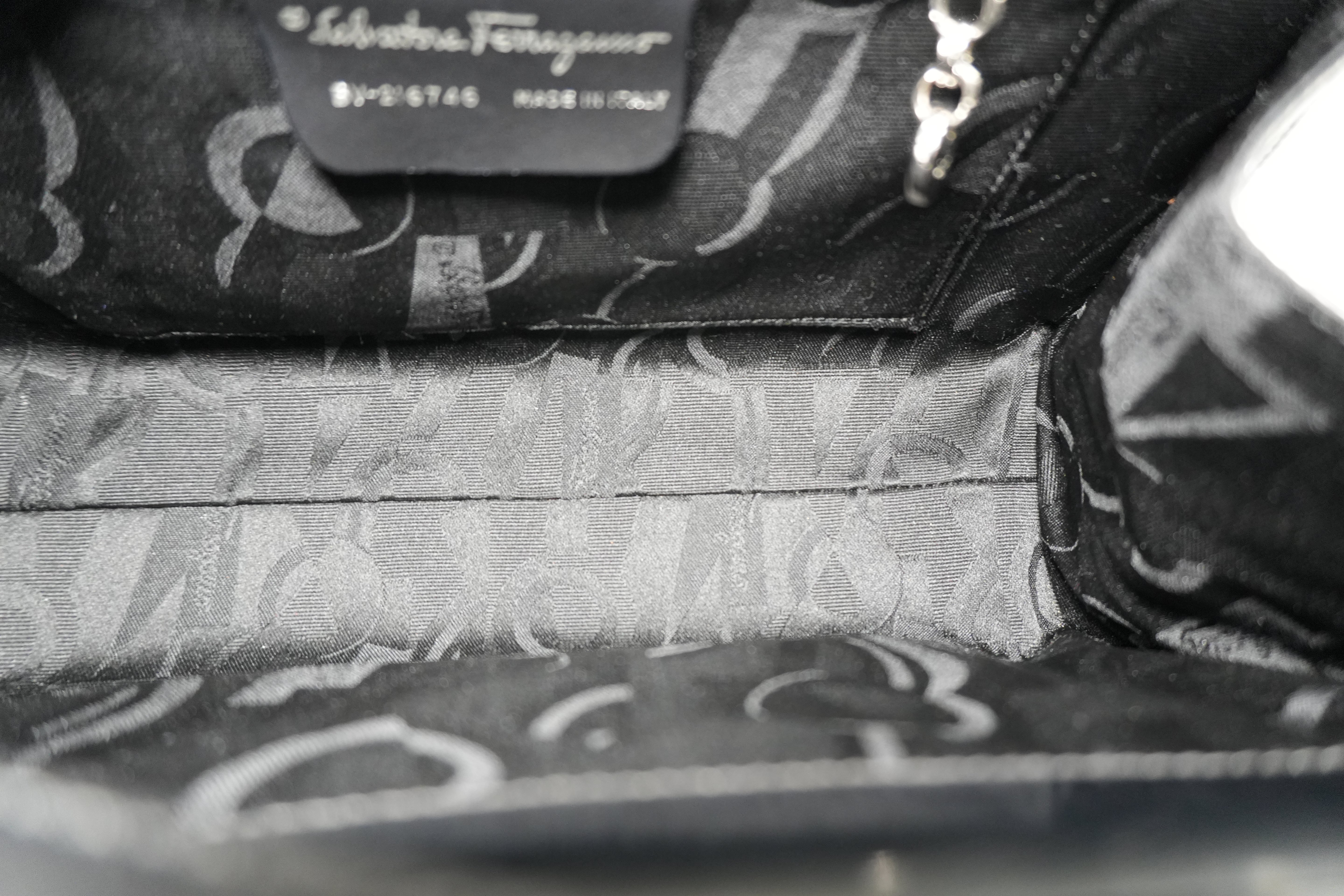 Pre-owned Salvatore Ferragamo Shoulder Bag Metallic Gray