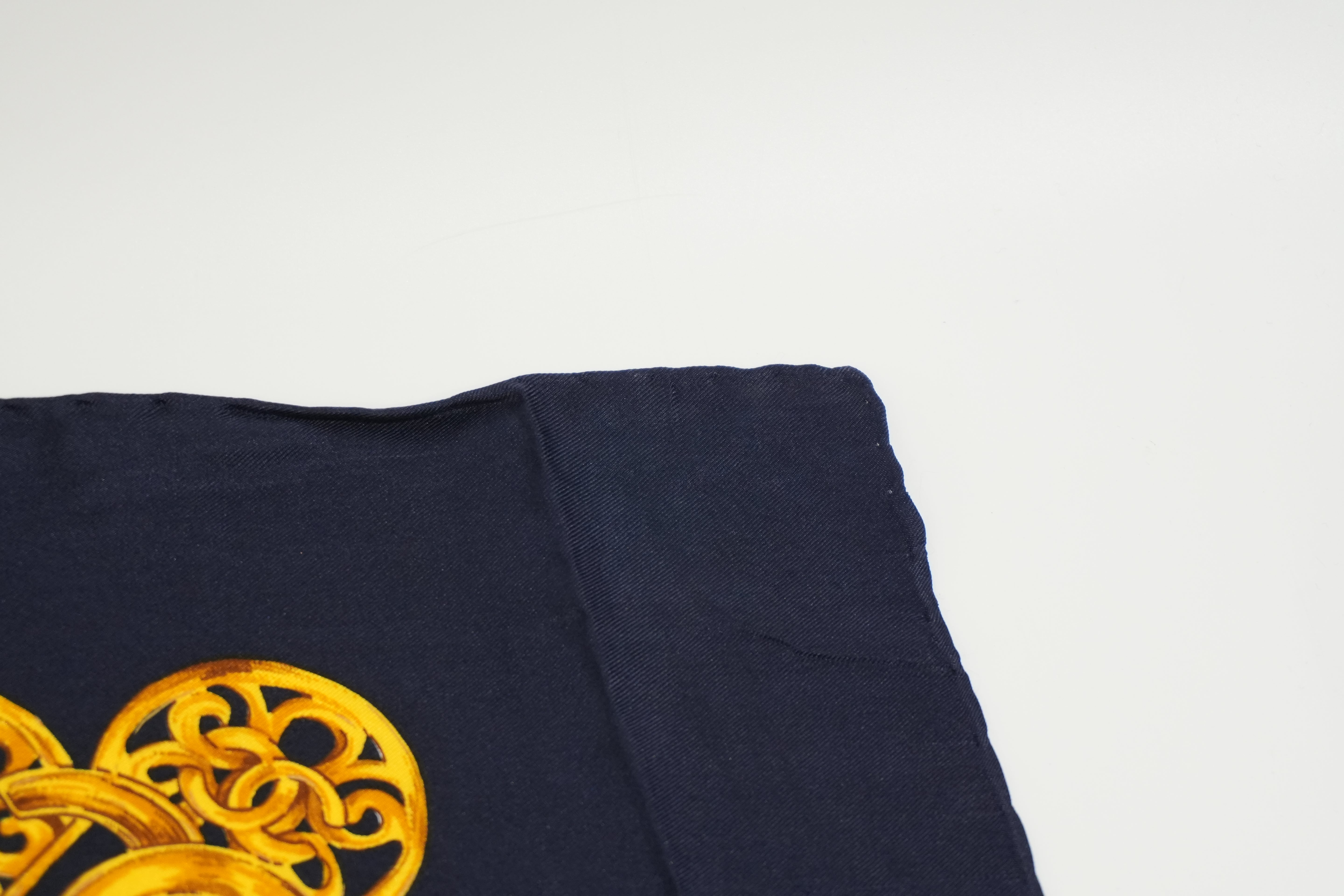 Pre-owned Chanel Scarf Navy Blue