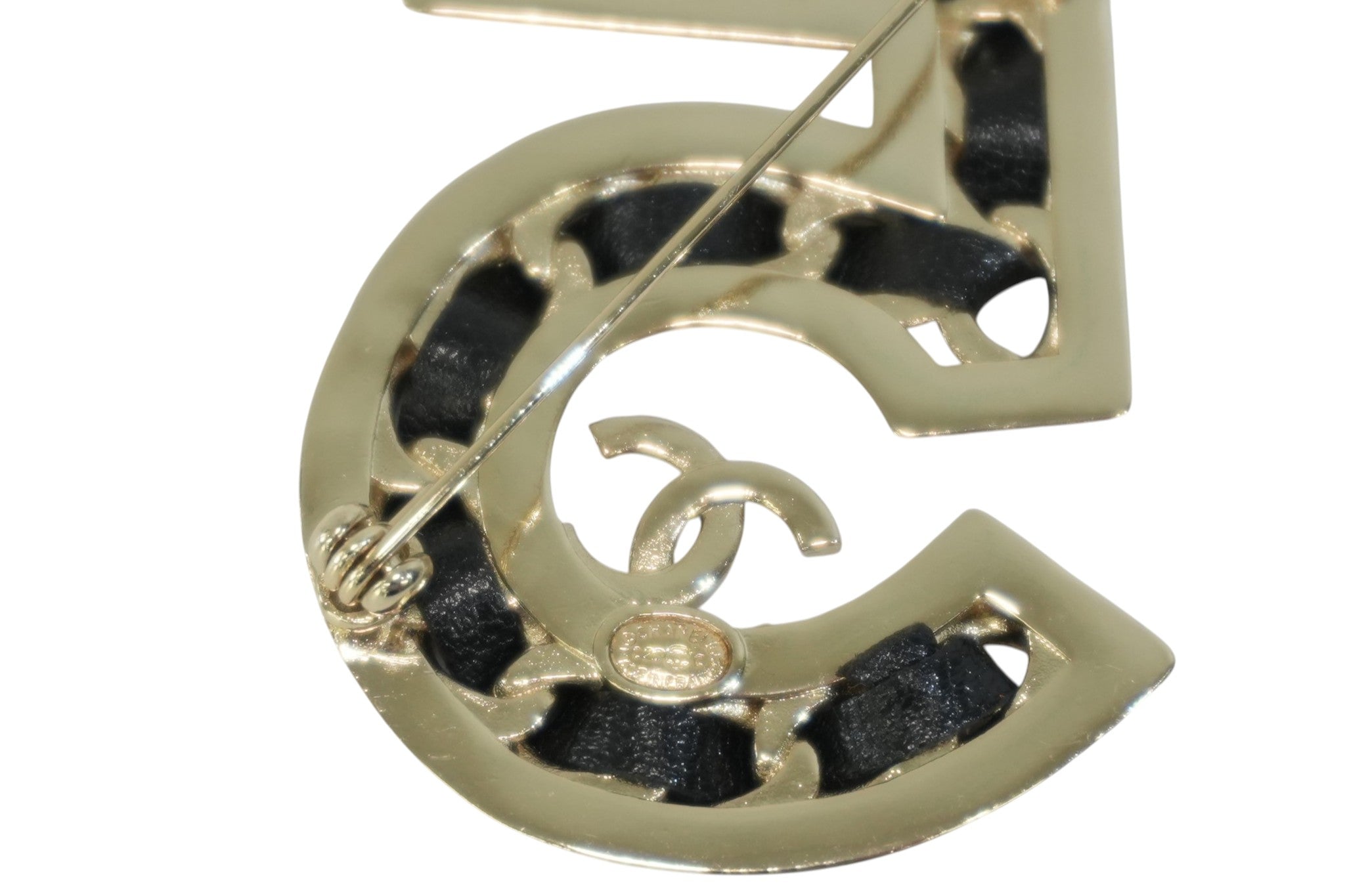 Pre-owned Chanel Number 5 Brooch Silver tone