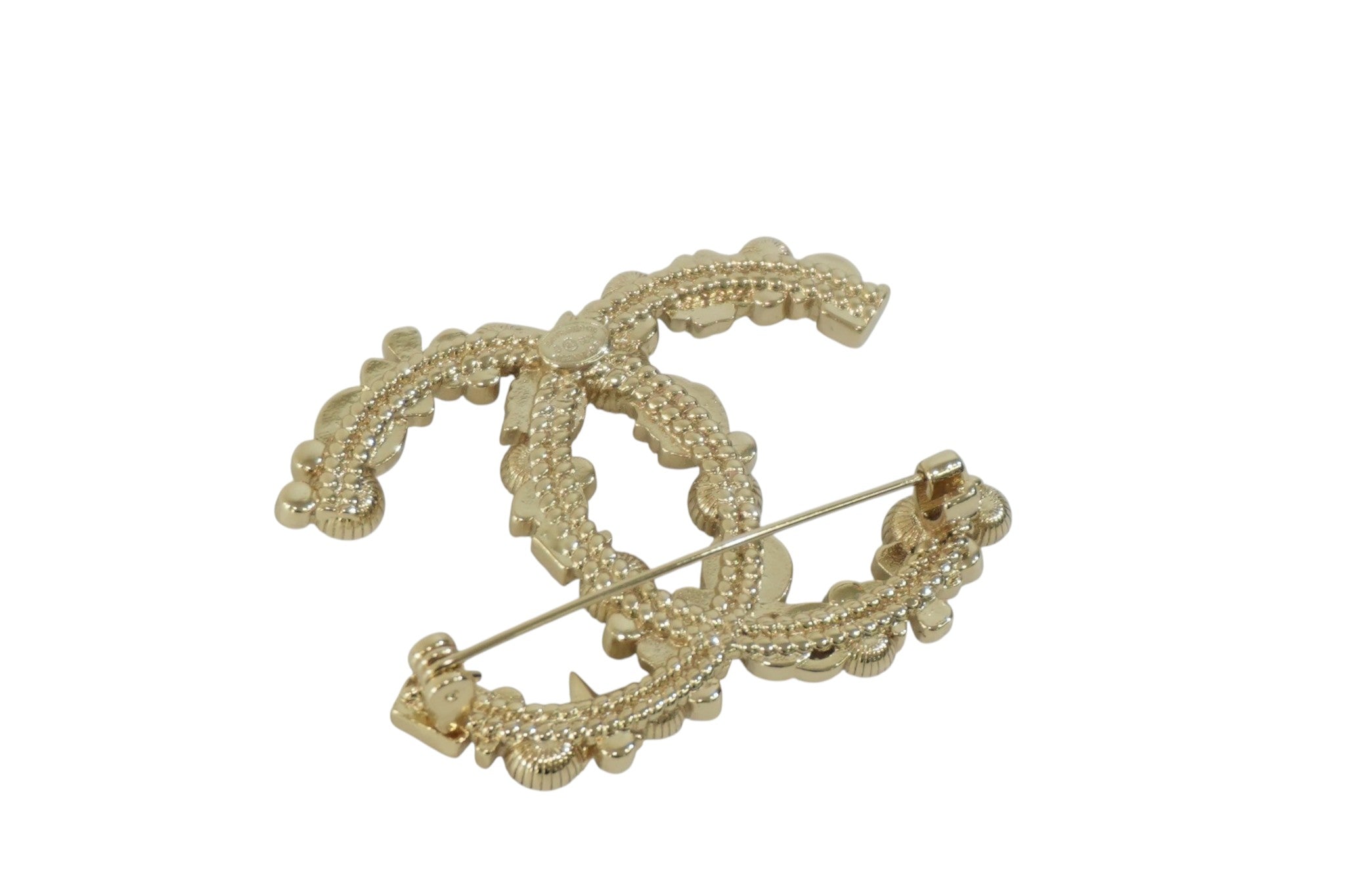 Pre-owned Chanel CC Brooch Silver tone