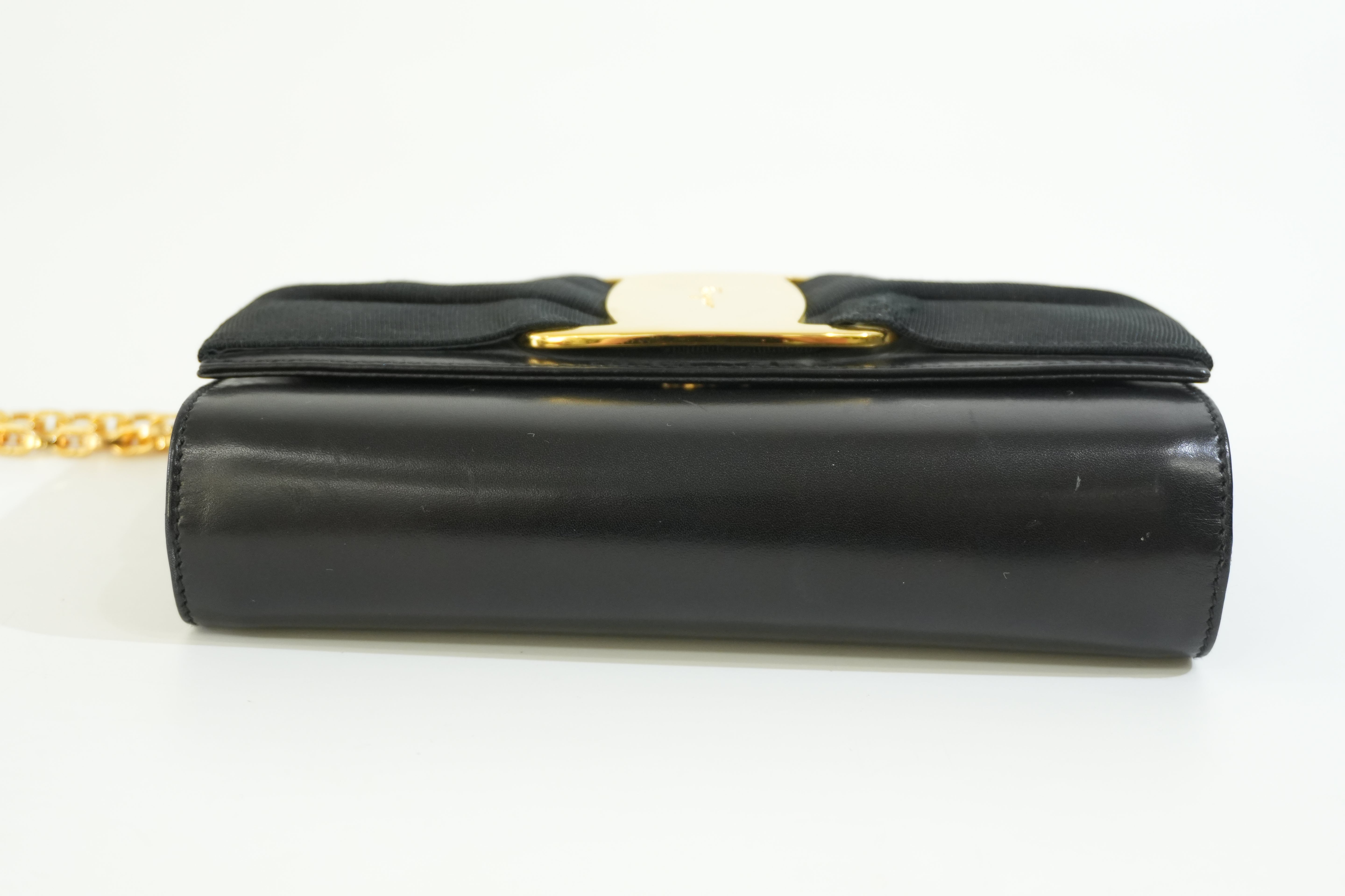 Pre-owned Ferragamo Ribbon Chain Crossbody Bag Black