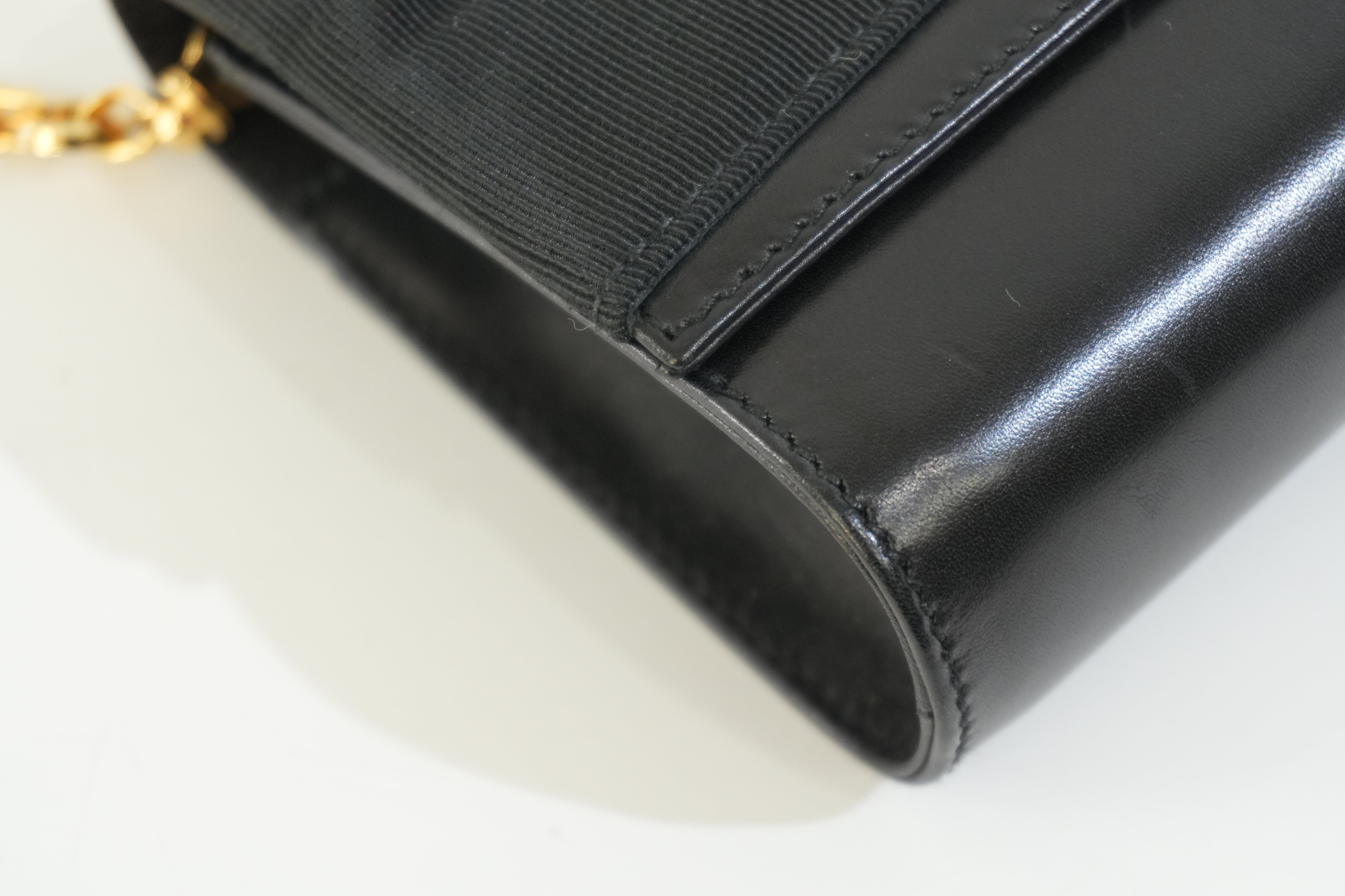 Pre-owned Ferragamo Ribbon Chain Crossbody Bag Black