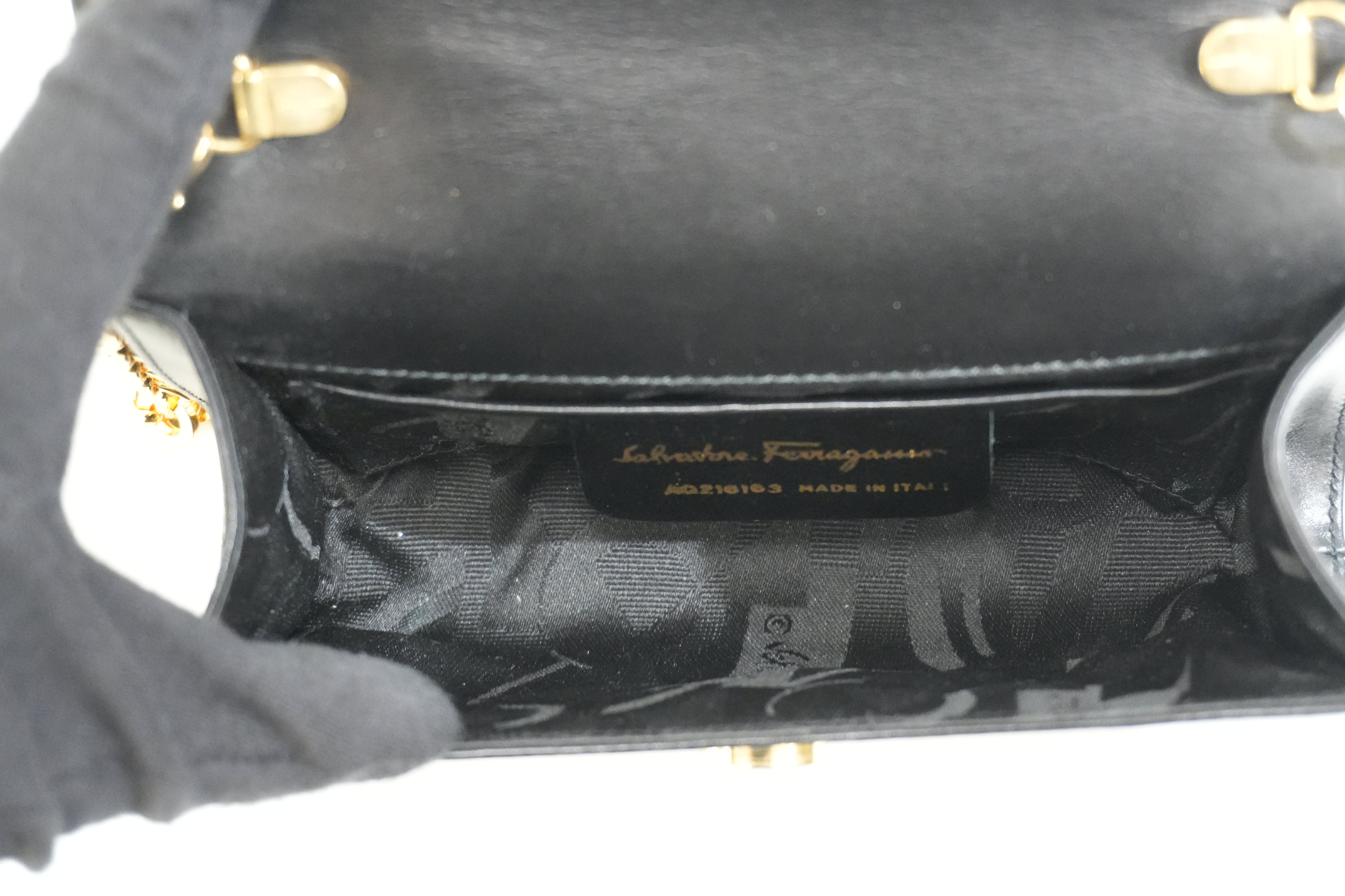 Pre-owned Ferragamo Ribbon Chain Crossbody Bag Black