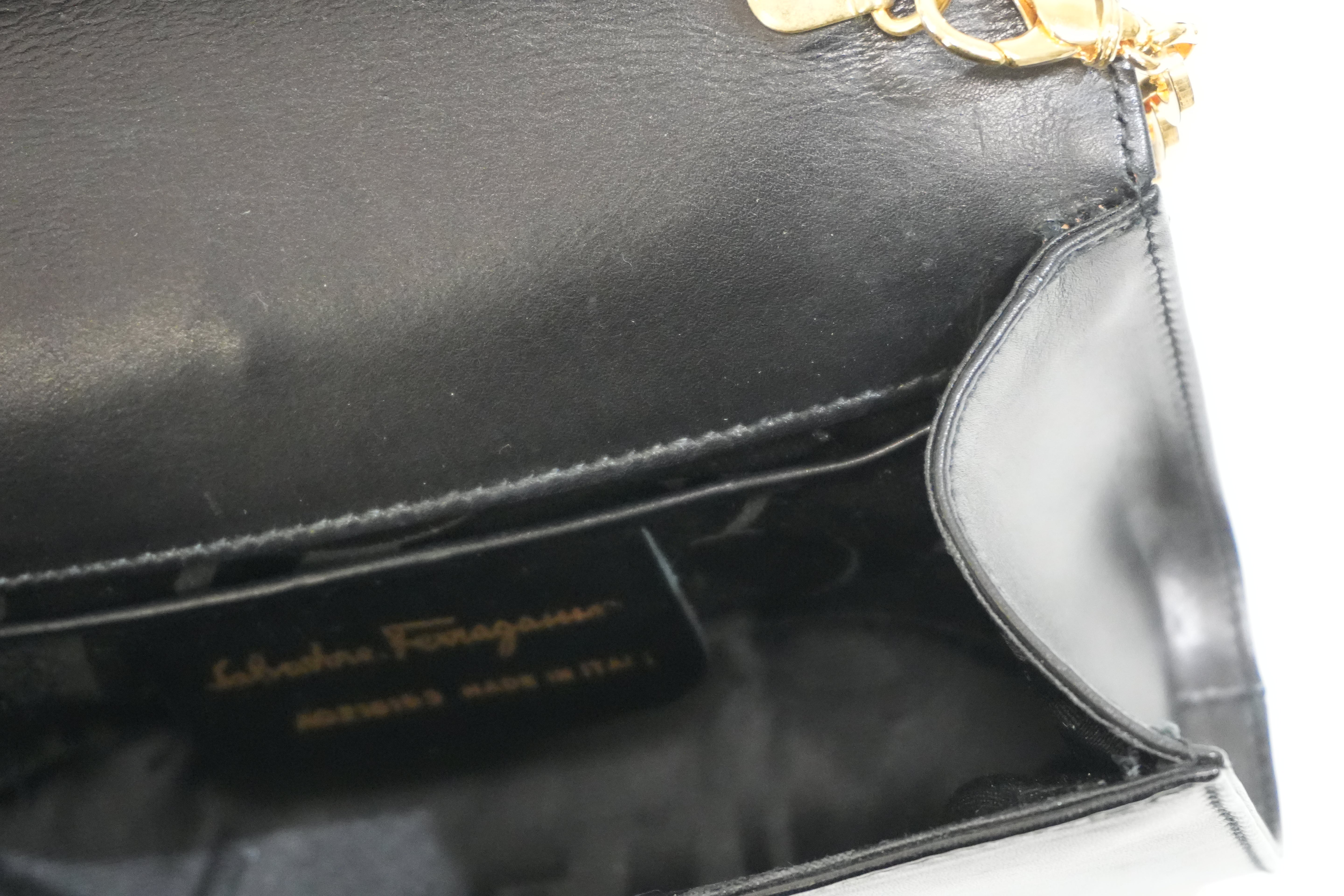 Pre-owned Ferragamo Ribbon Chain Crossbody Bag Black