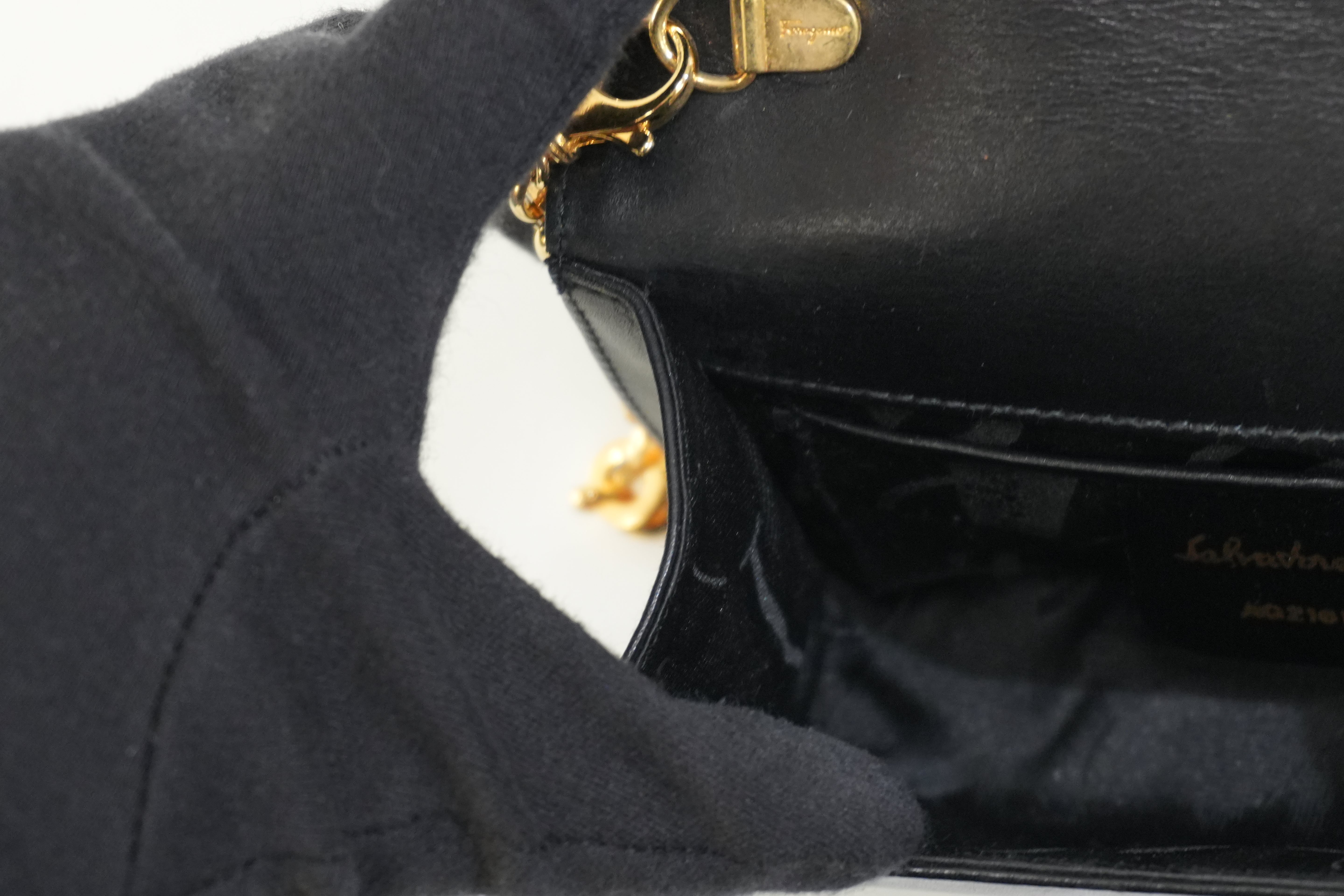 Pre-owned Ferragamo Ribbon Chain Crossbody Bag Black