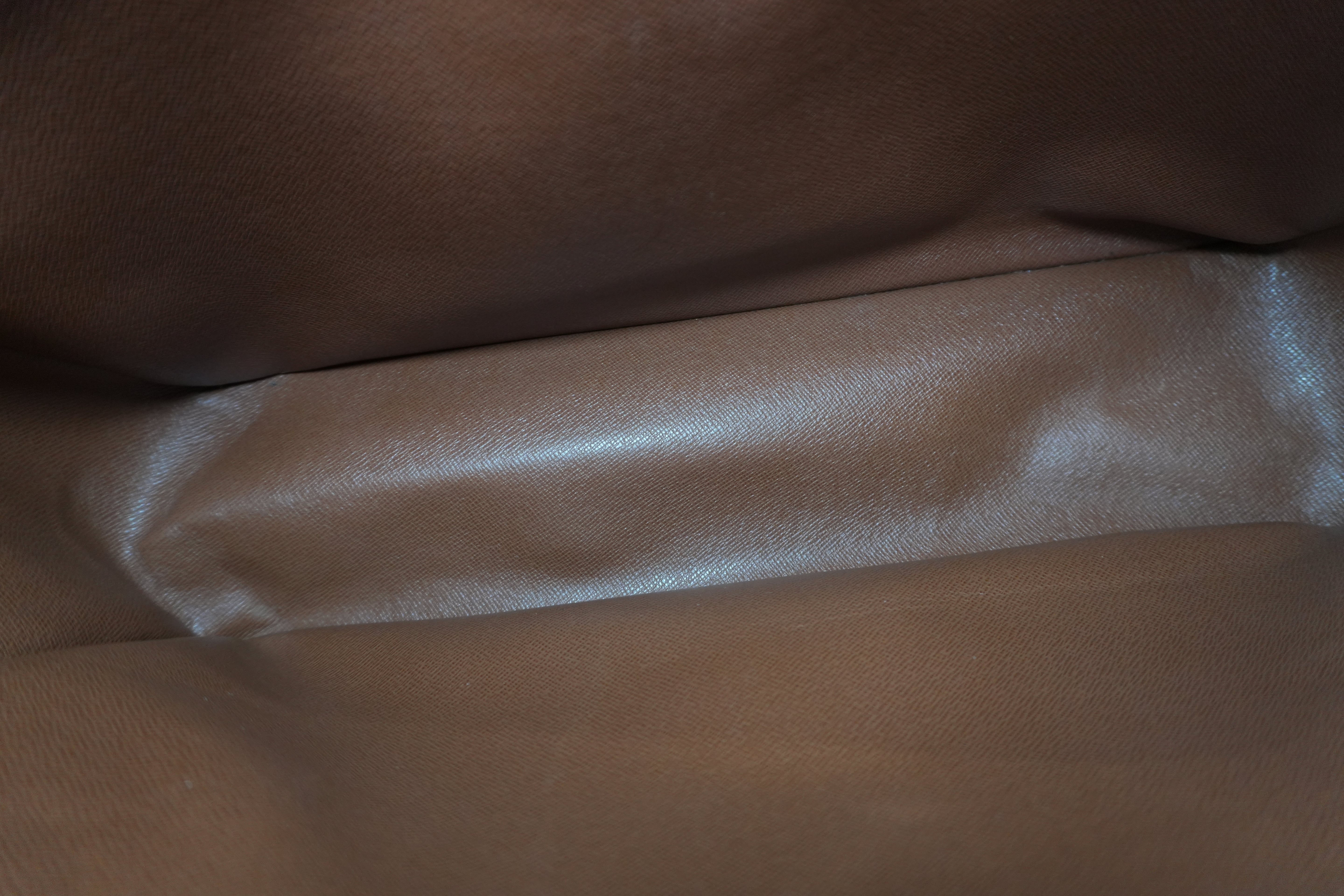 Pre-owned Louis Vuitton Monogram Nile Size 33 Shoulder Bag