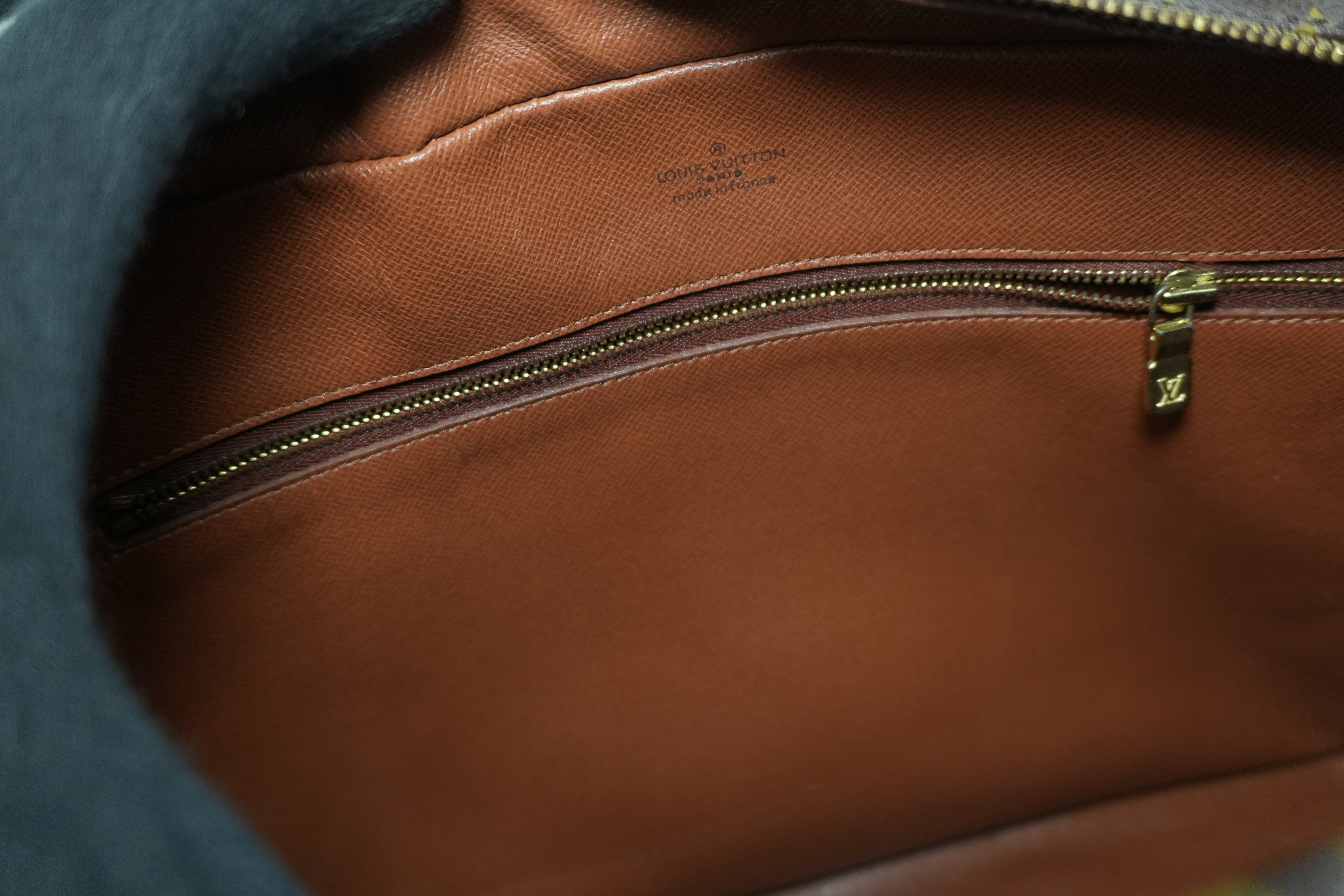 Pre-owned Louis Vuitton Monogram Nile Size 33 Shoulder Bag