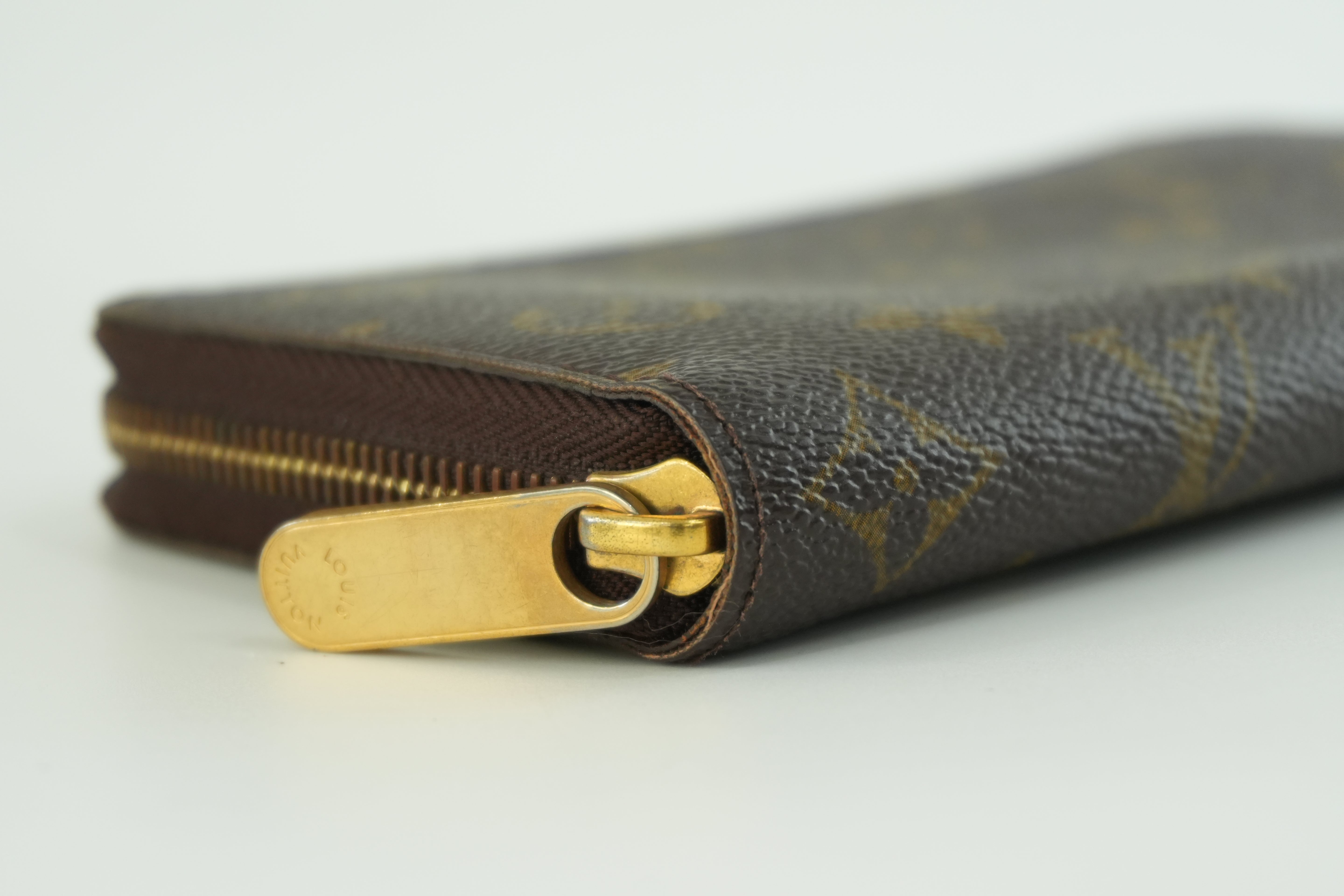Louis Vuitton Monogram Zippy Wallet Used