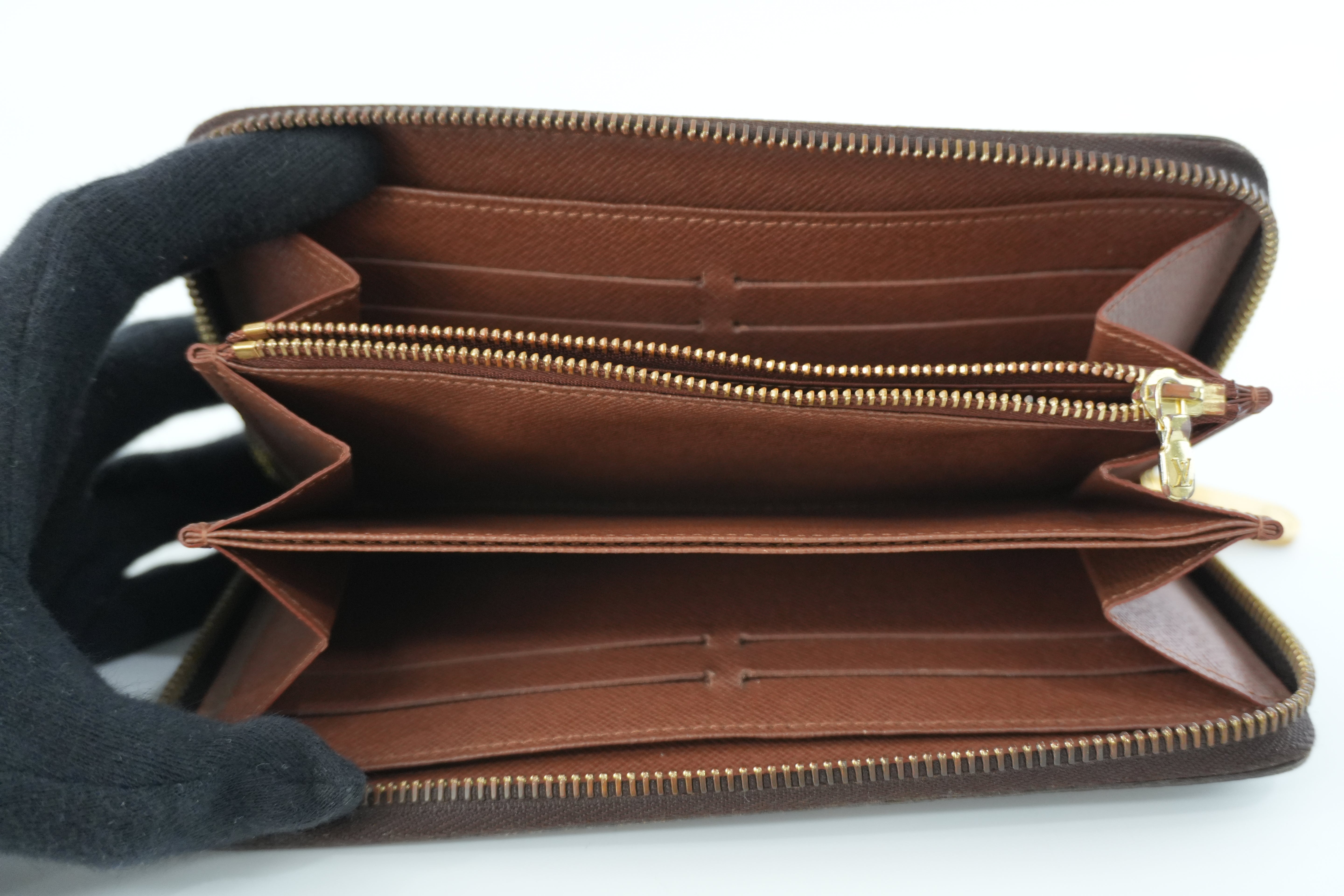 Louis Vuitton Monogram Zippy Wallet Used