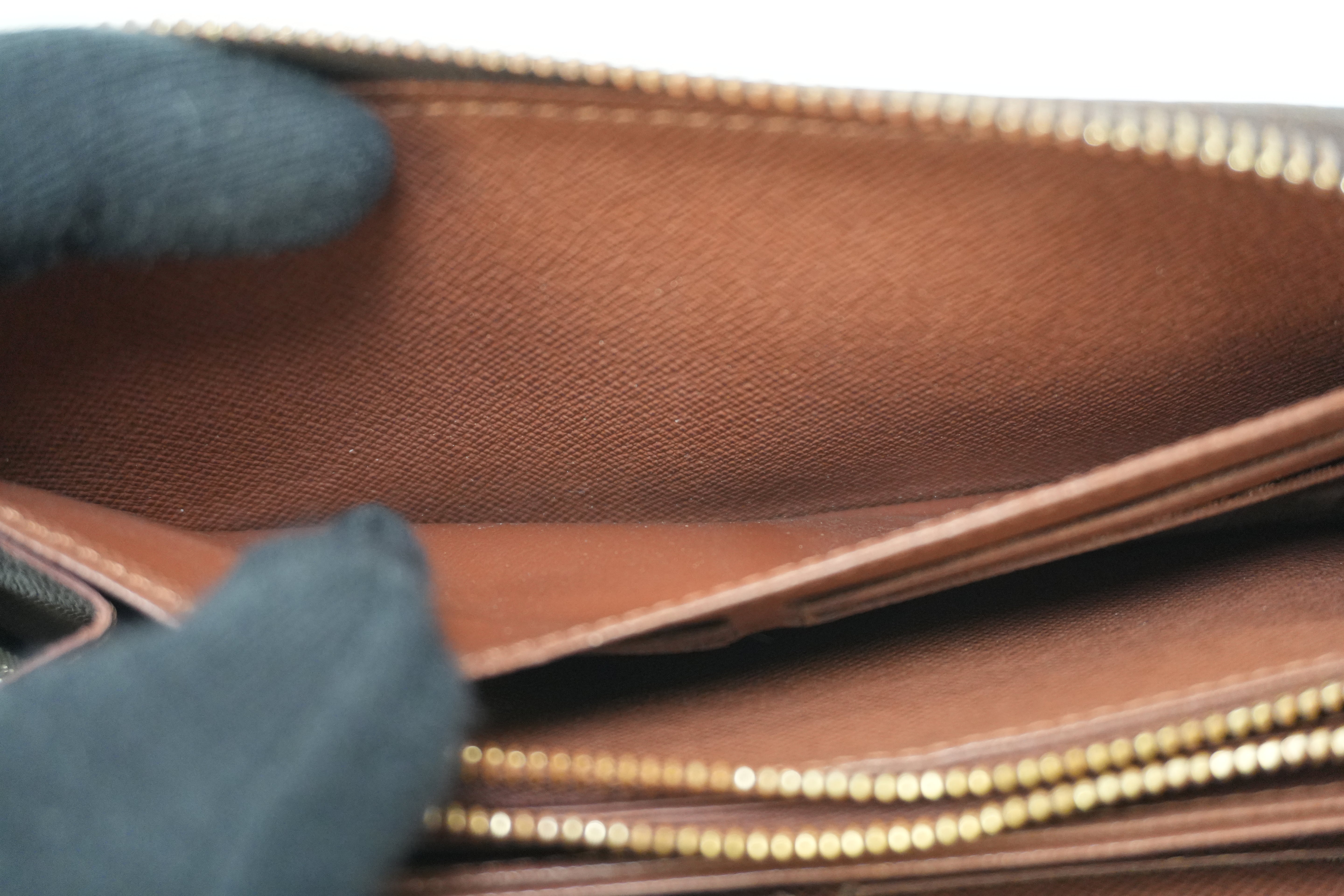 Louis Vuitton Monogram Zippy Wallet Used