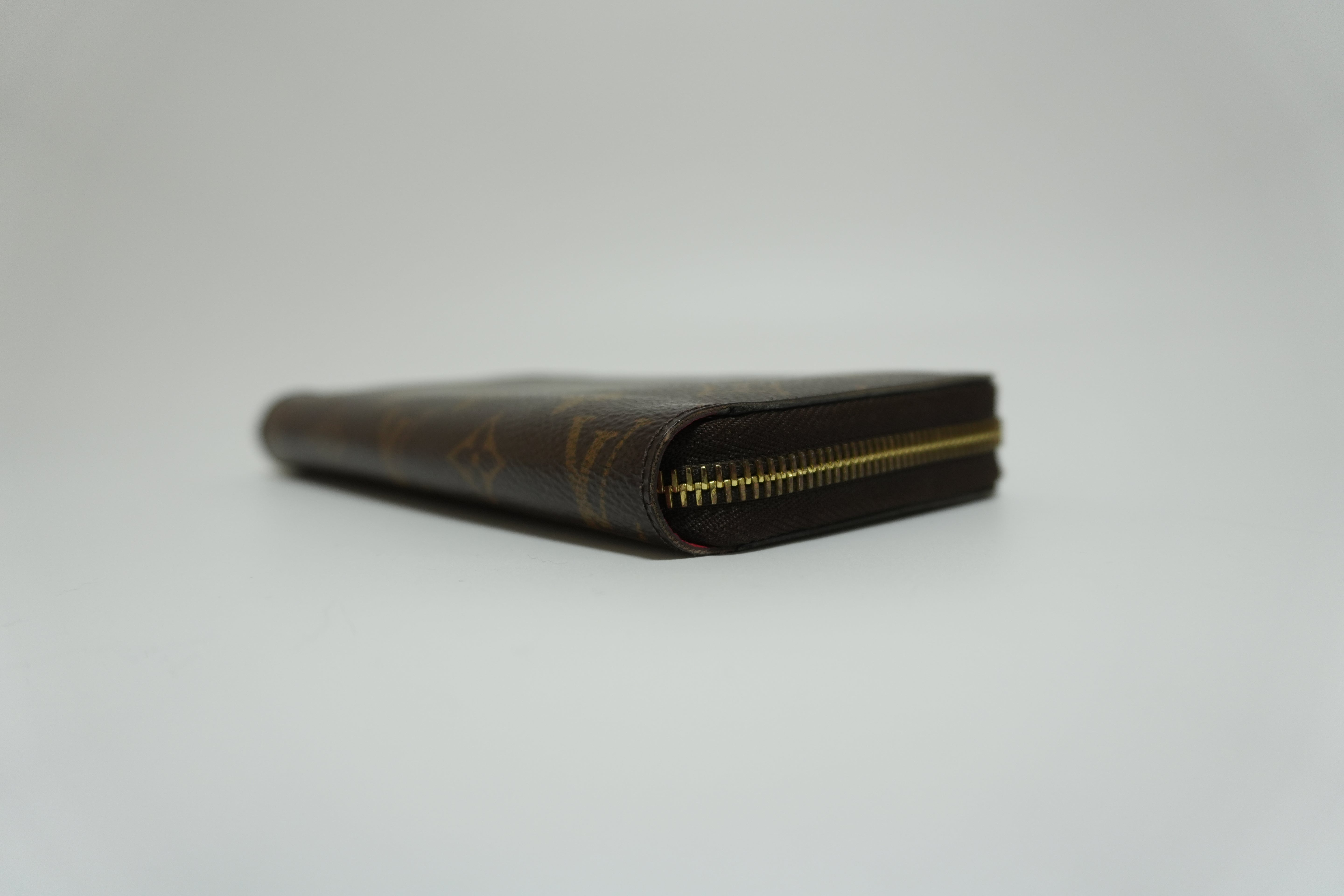 Louis Vuitton Monogram Zippy Wallet Used