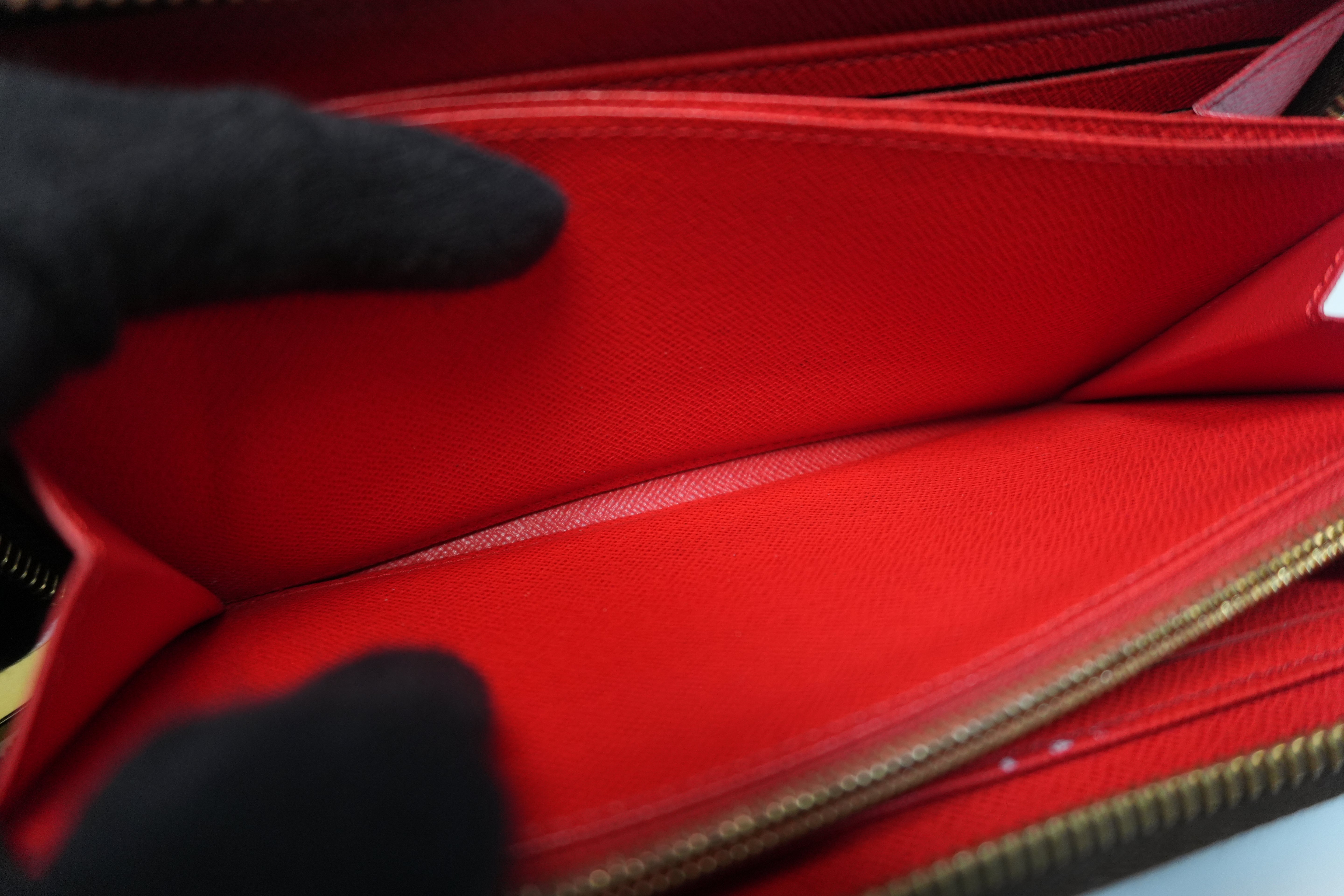 Louis Vuitton Monogram Zippy Wallet Used