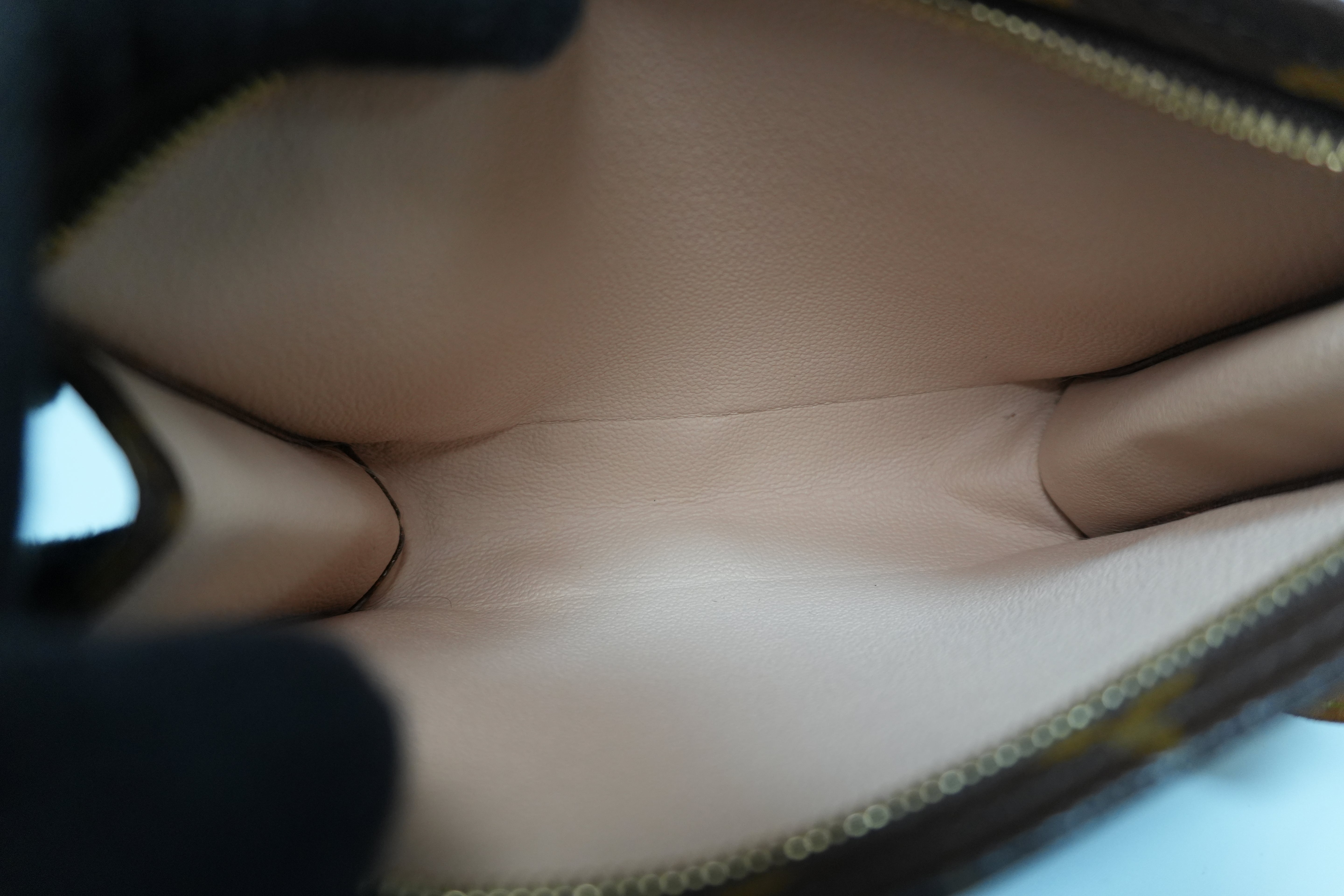 Louis Vuitton Monogram Toiletry 19 Pouch Used