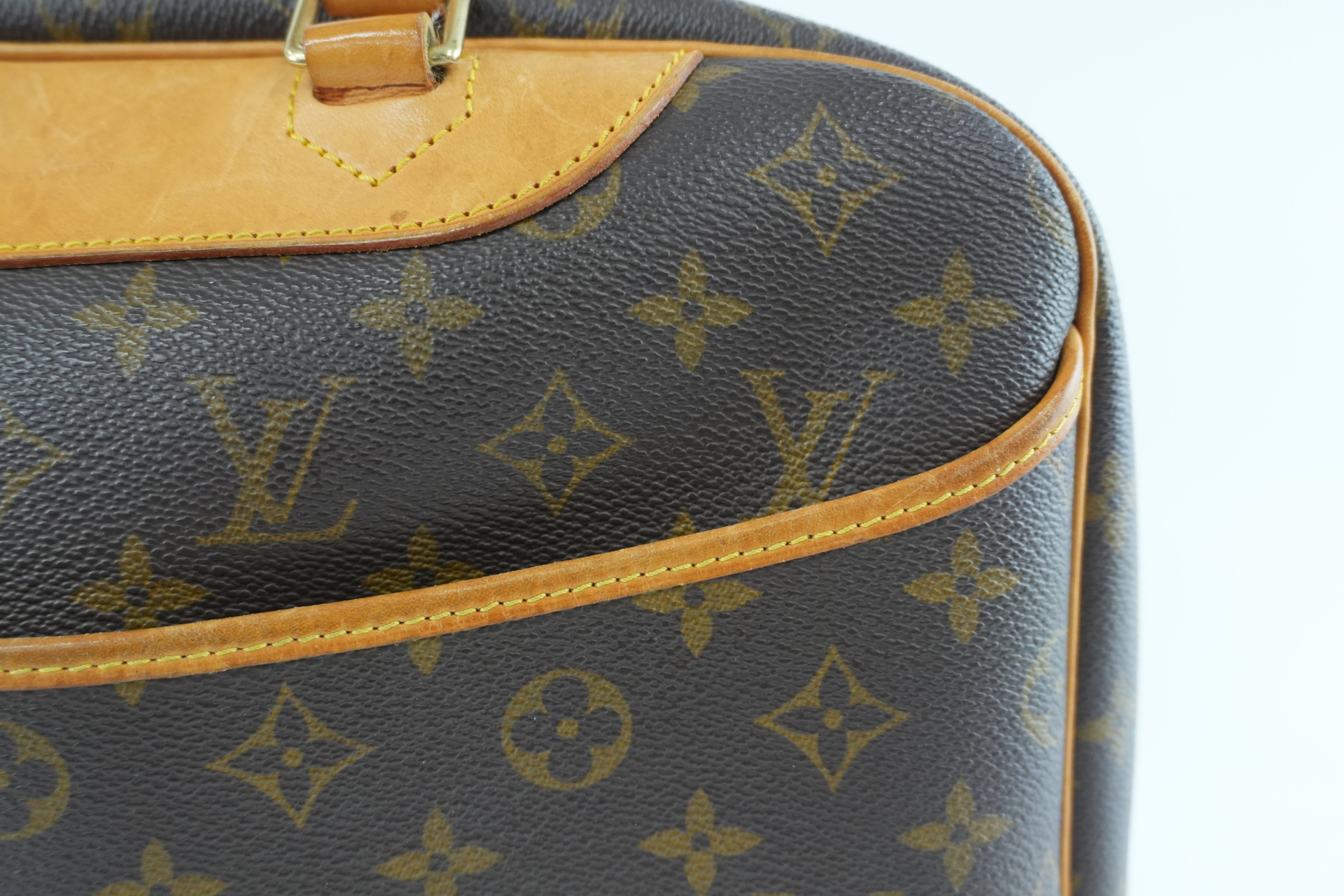 Louis Vuitton Monogram Deauville Handbag Used