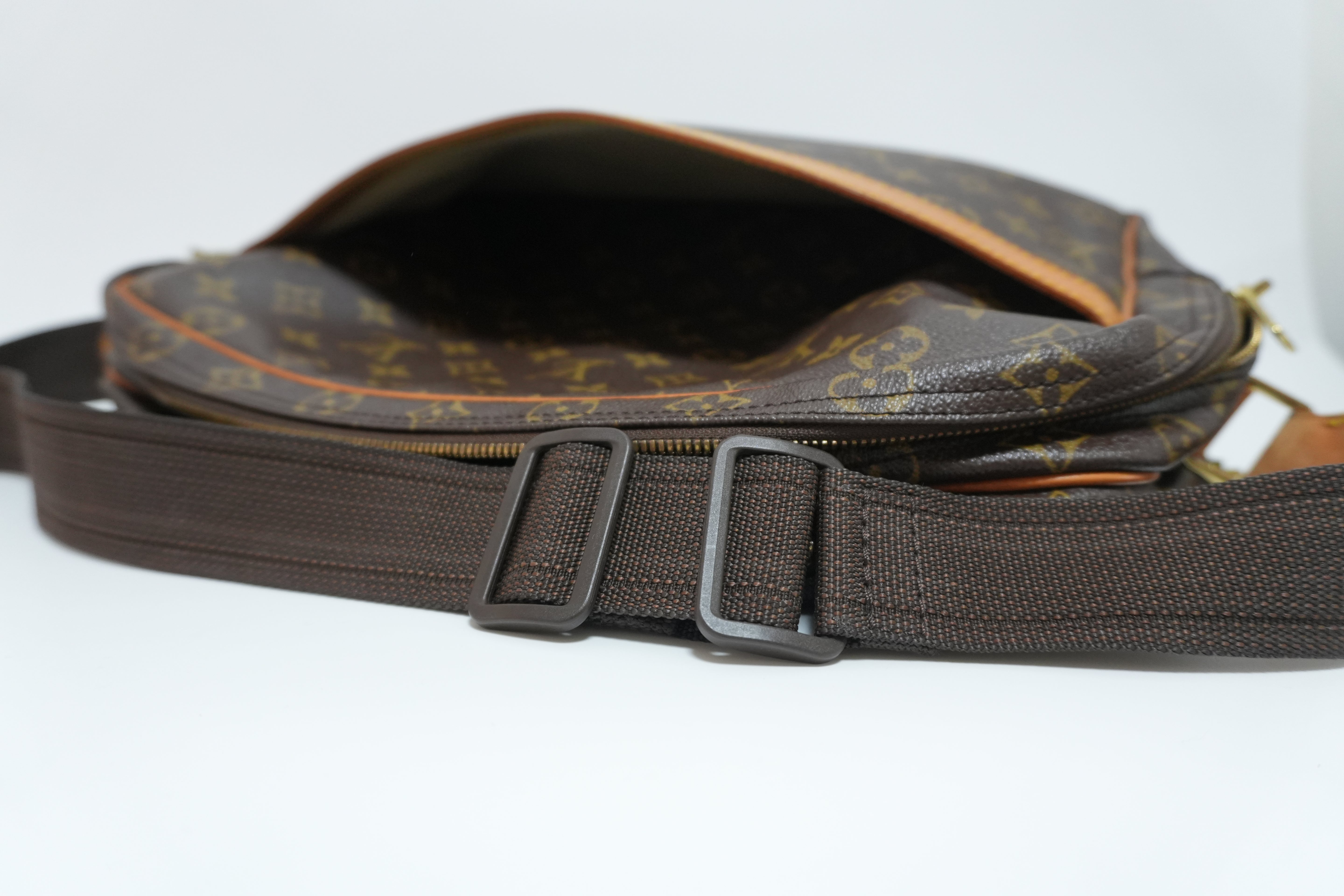 Louis Vuitton Monogram Reporter GM Messenger Bag Used