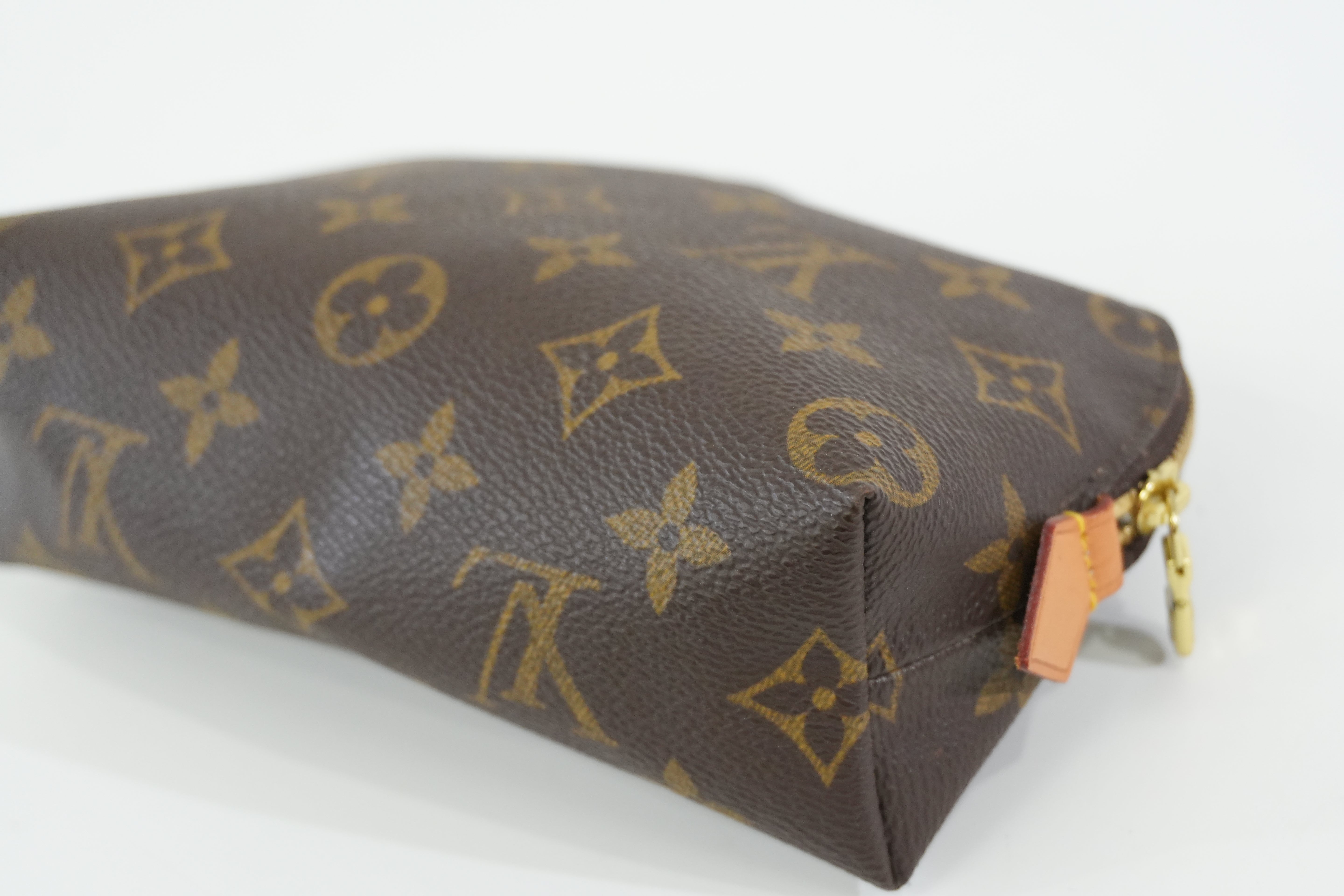 Pre-owned Louis Vuitton Monogram Cosmetic Pouch