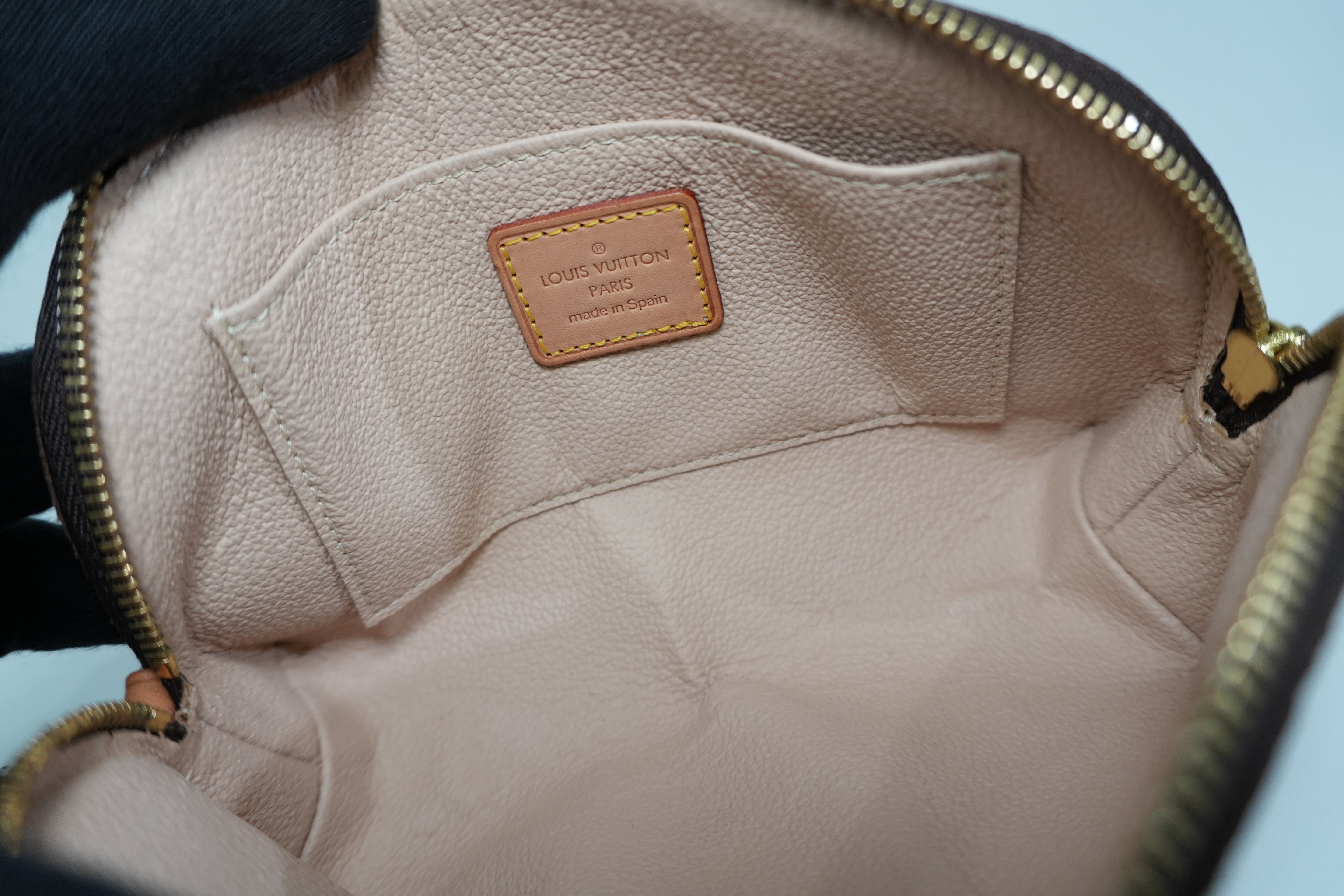 Pre-owned Louis Vuitton Monogram Cosmetic Pouch