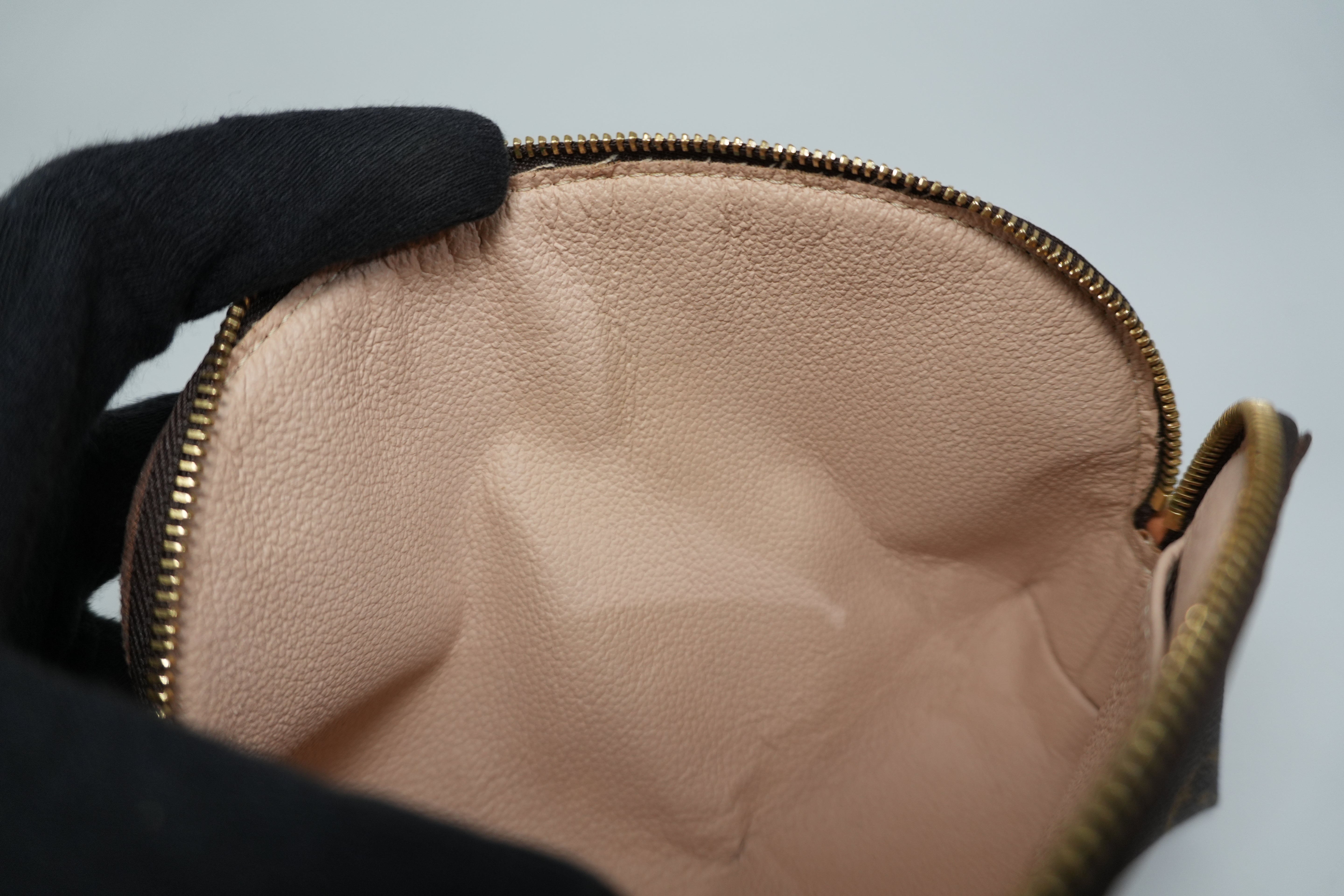 Pre-owned Louis Vuitton Monogram Cosmetic Pouch