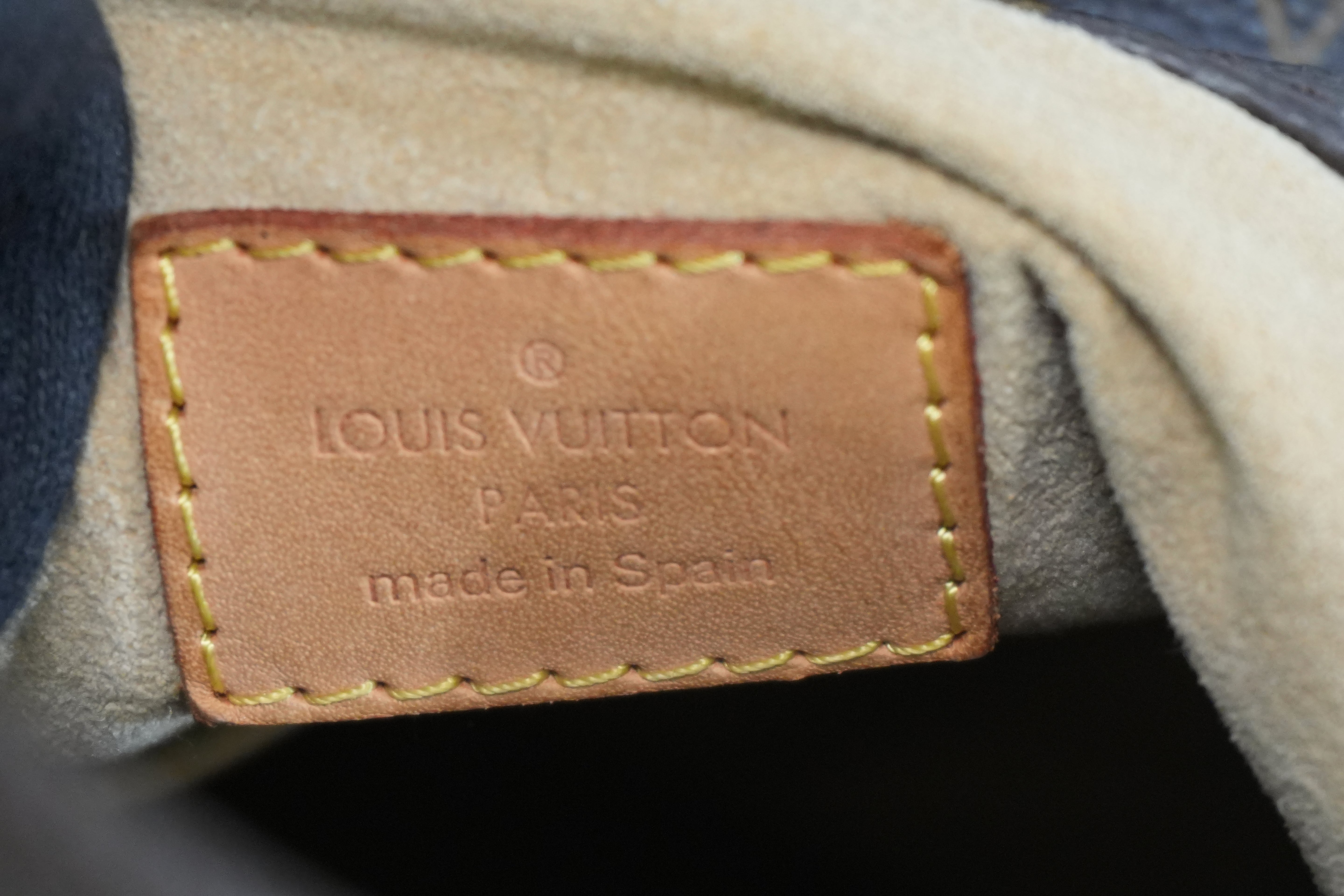 Pre-owned Louis Vuitton Monogram Artsy MM Tote Bag