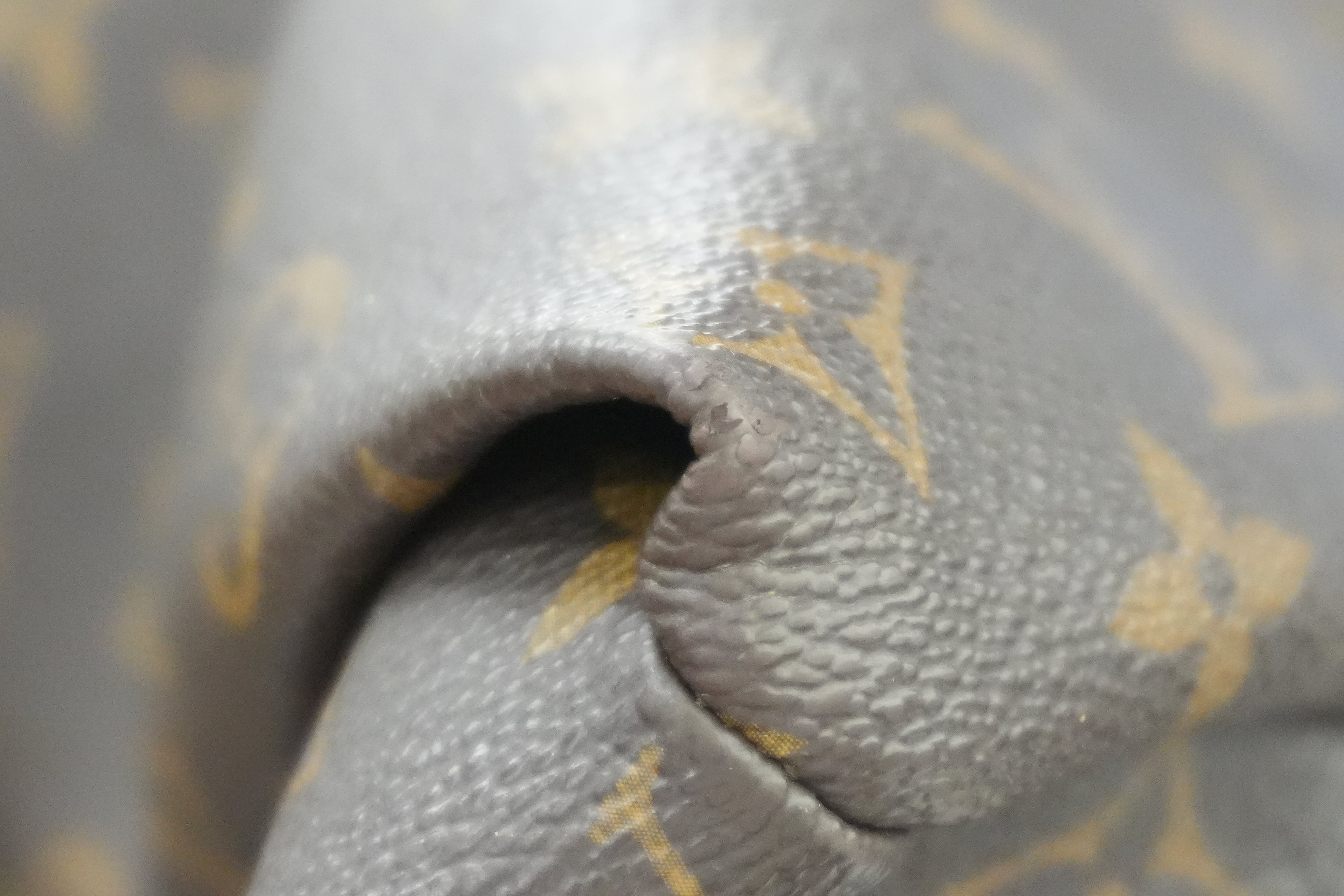 Pre-owned Louis Vuitton Monogram Artsy MM Tote Bag