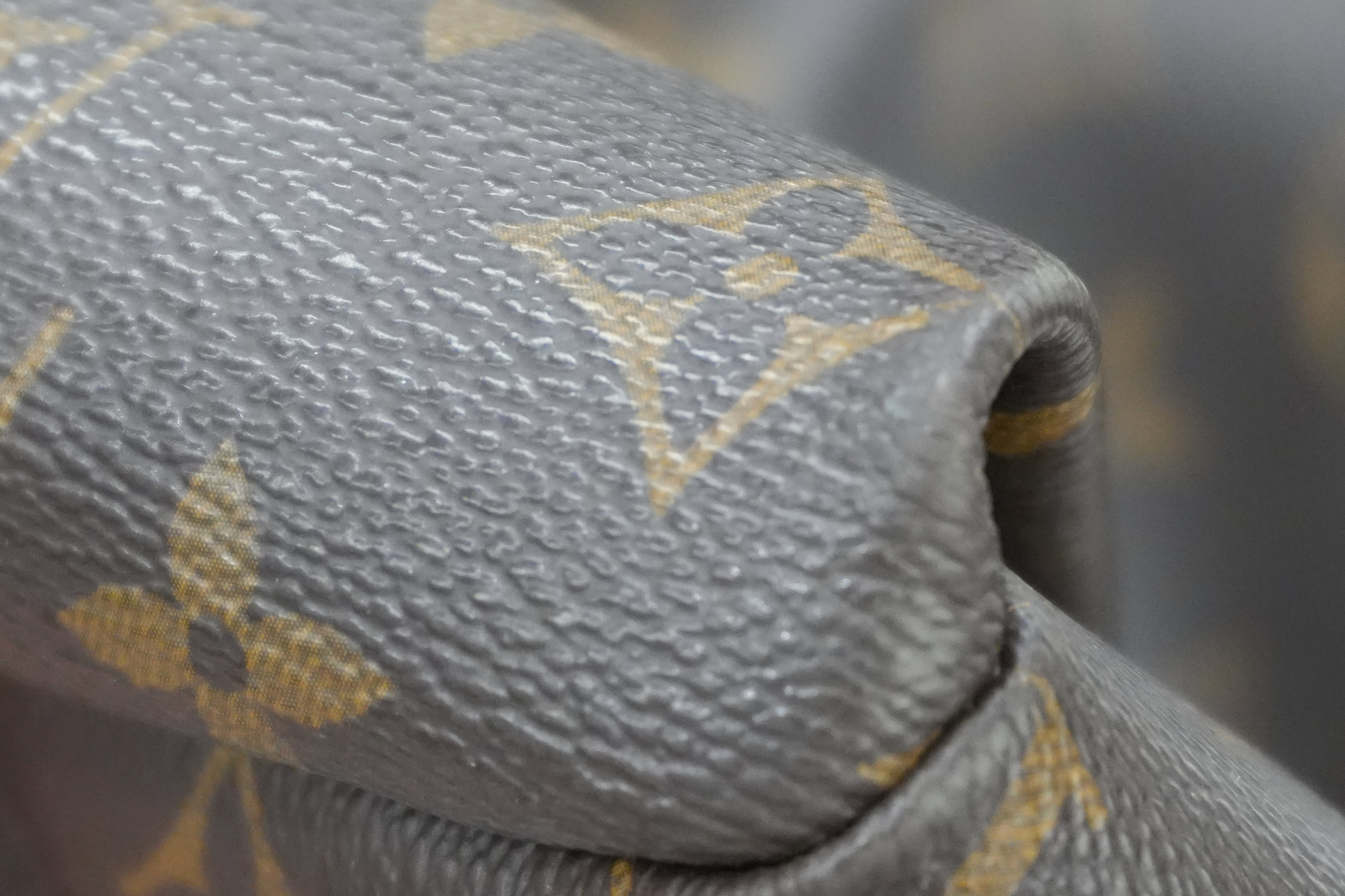 Pre-owned Louis Vuitton Monogram Artsy MM Tote Bag