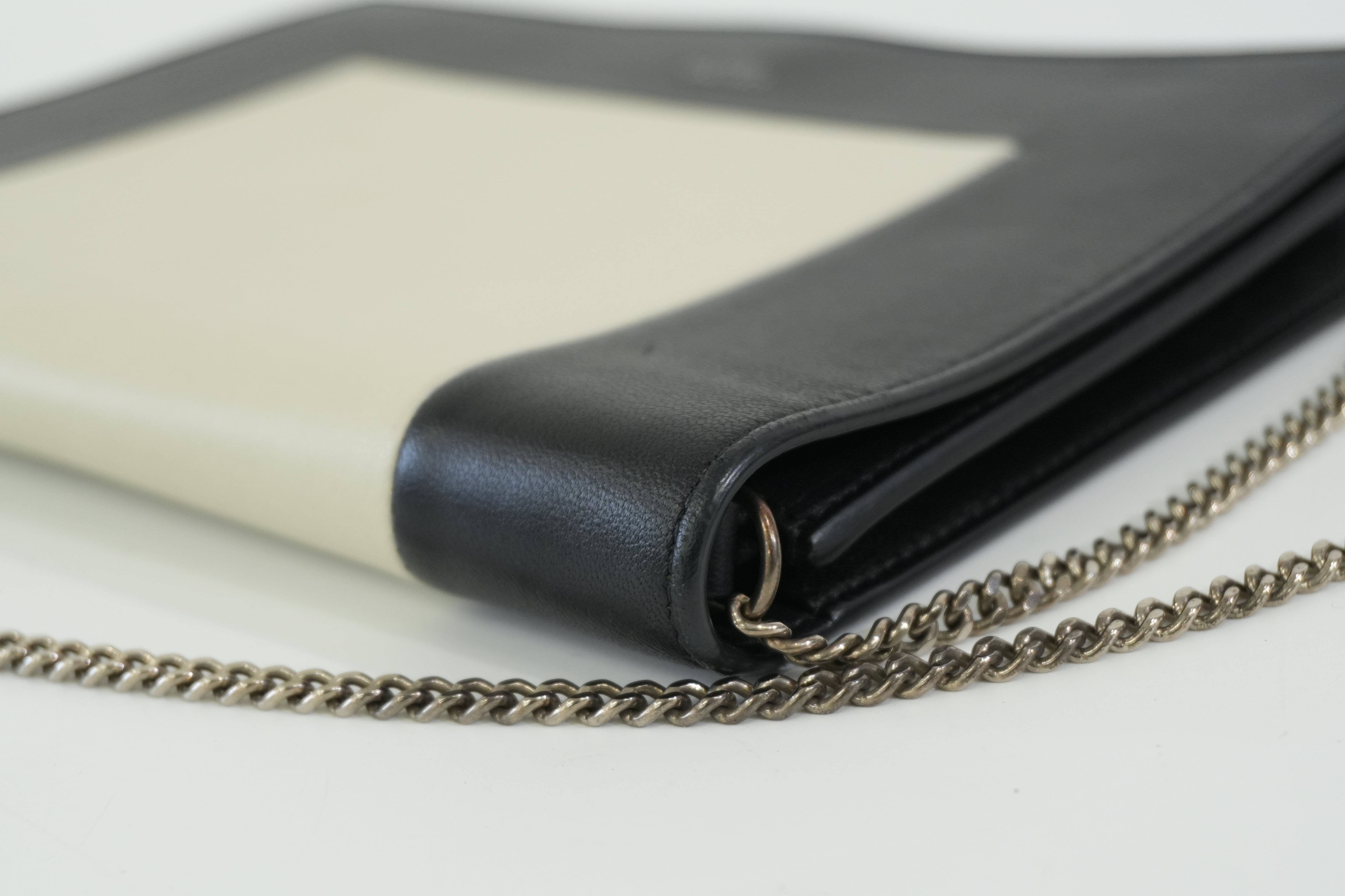 Pre-owned Celine Chain Shoulder Bag Black and White