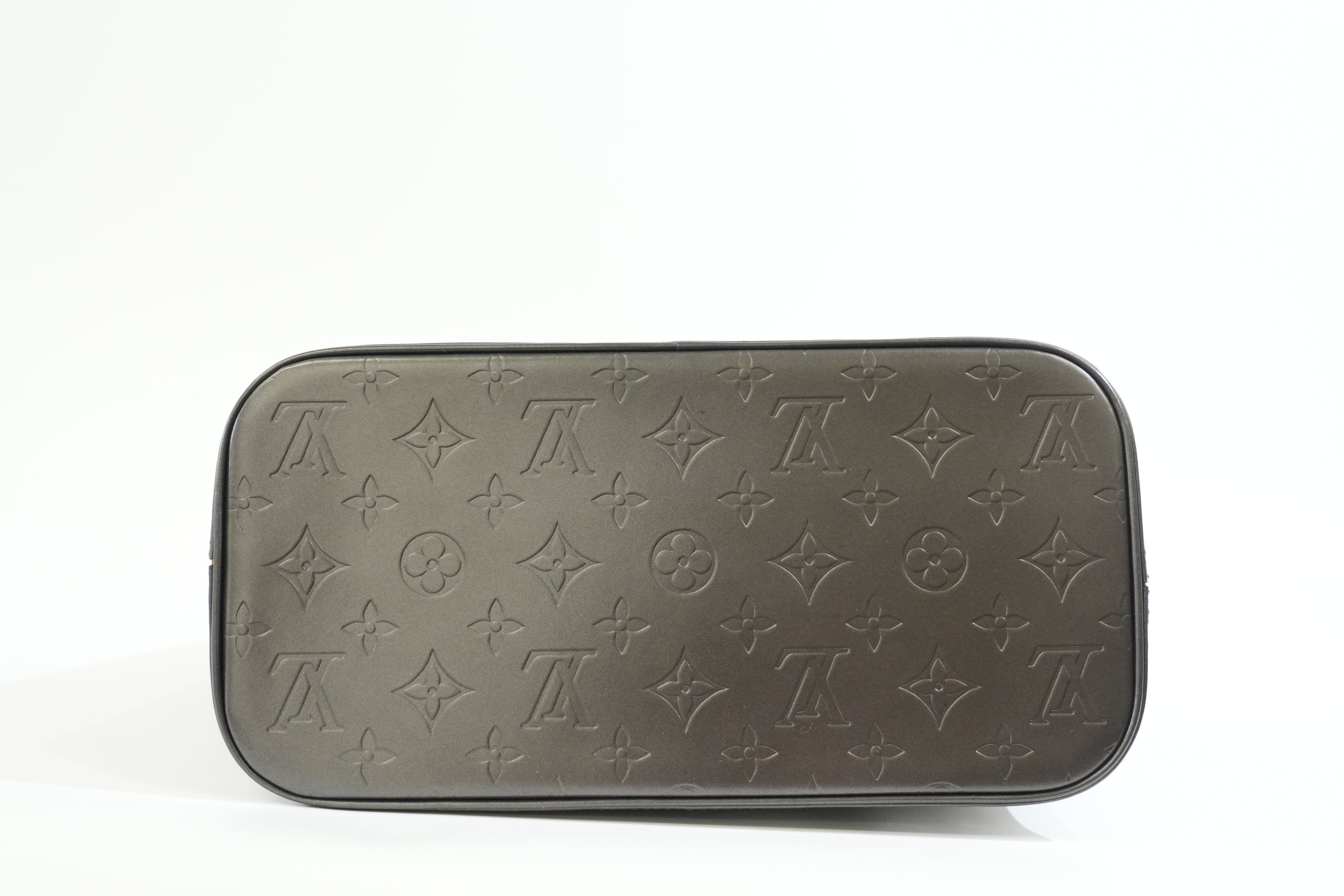Pre-owned Louis Vuitton Stockton Handbag Gray