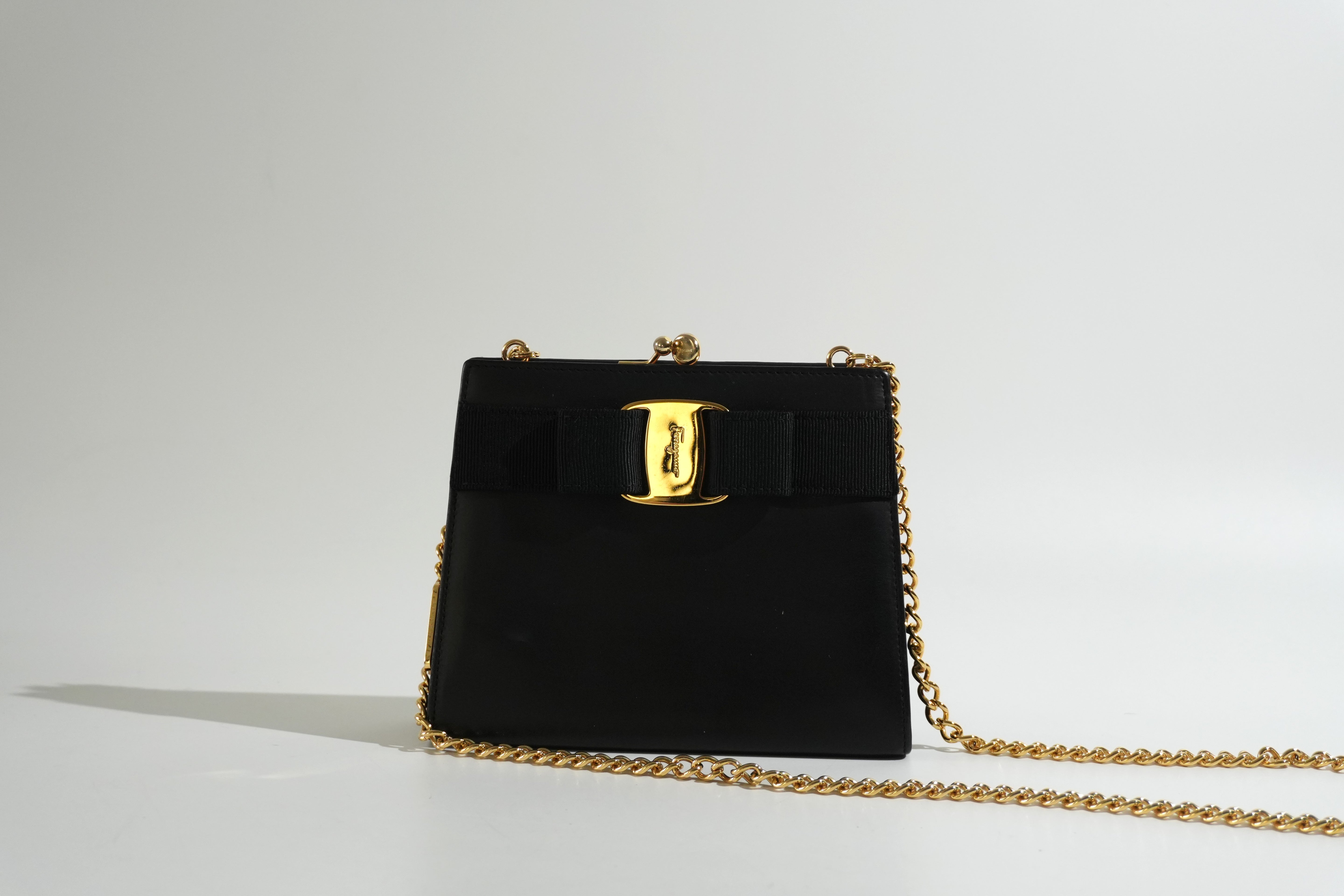 Pre-owned Ferragamo Chain Shoulder Bag Blue