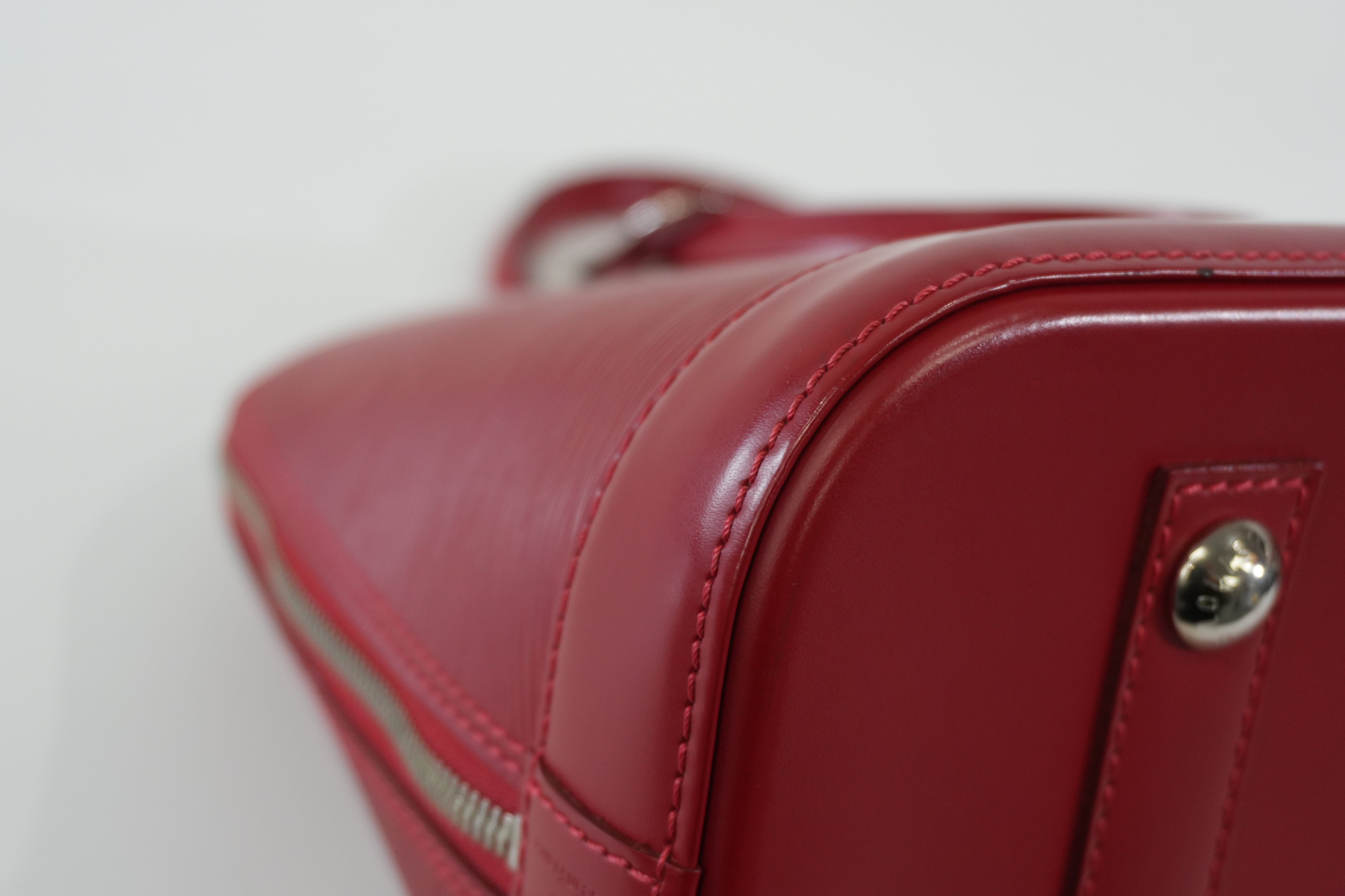 Pre-owned Louis Vuitton Epi Alma PM Handbag Red