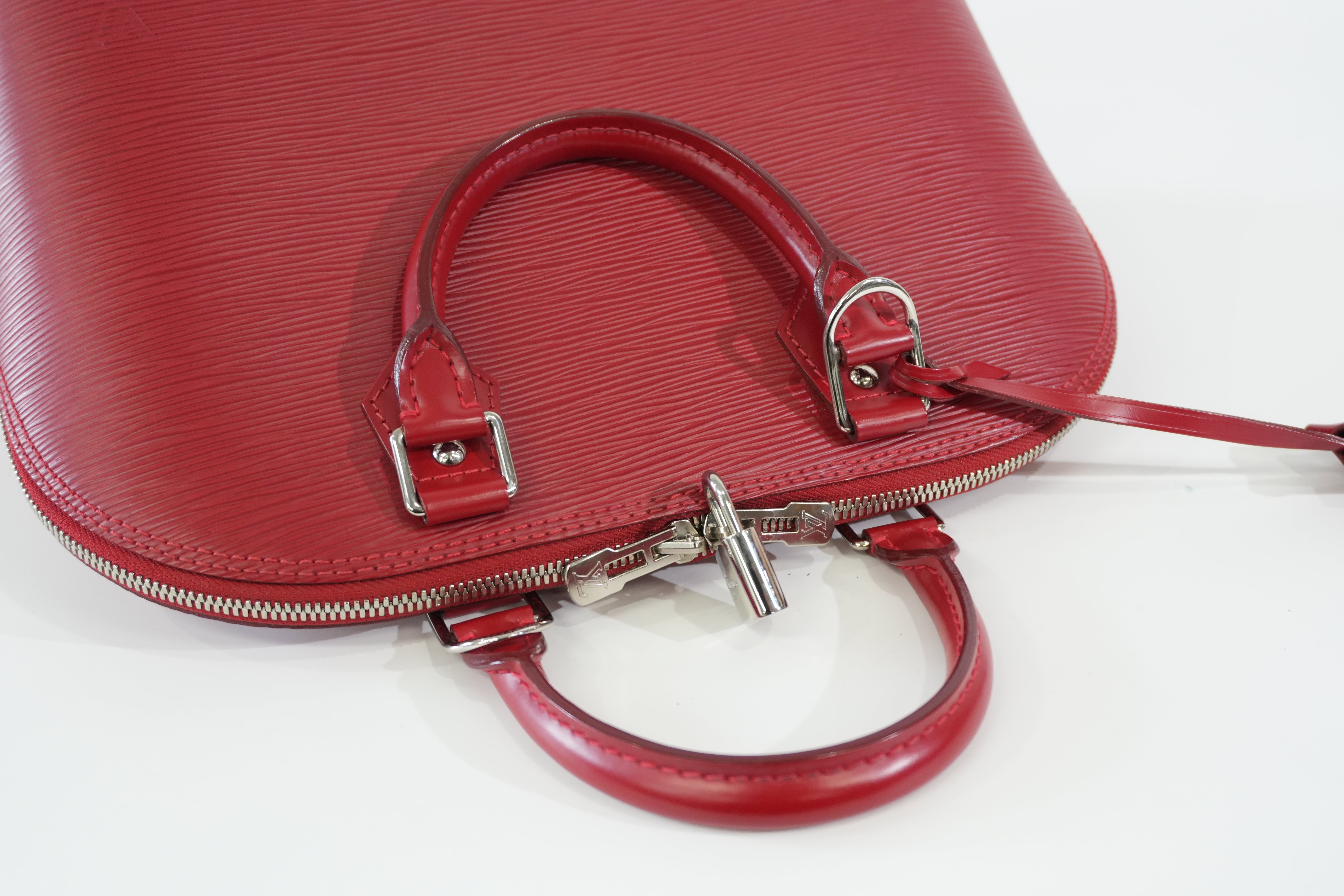 Pre-owned Louis Vuitton Epi Alma PM Handbag Red
