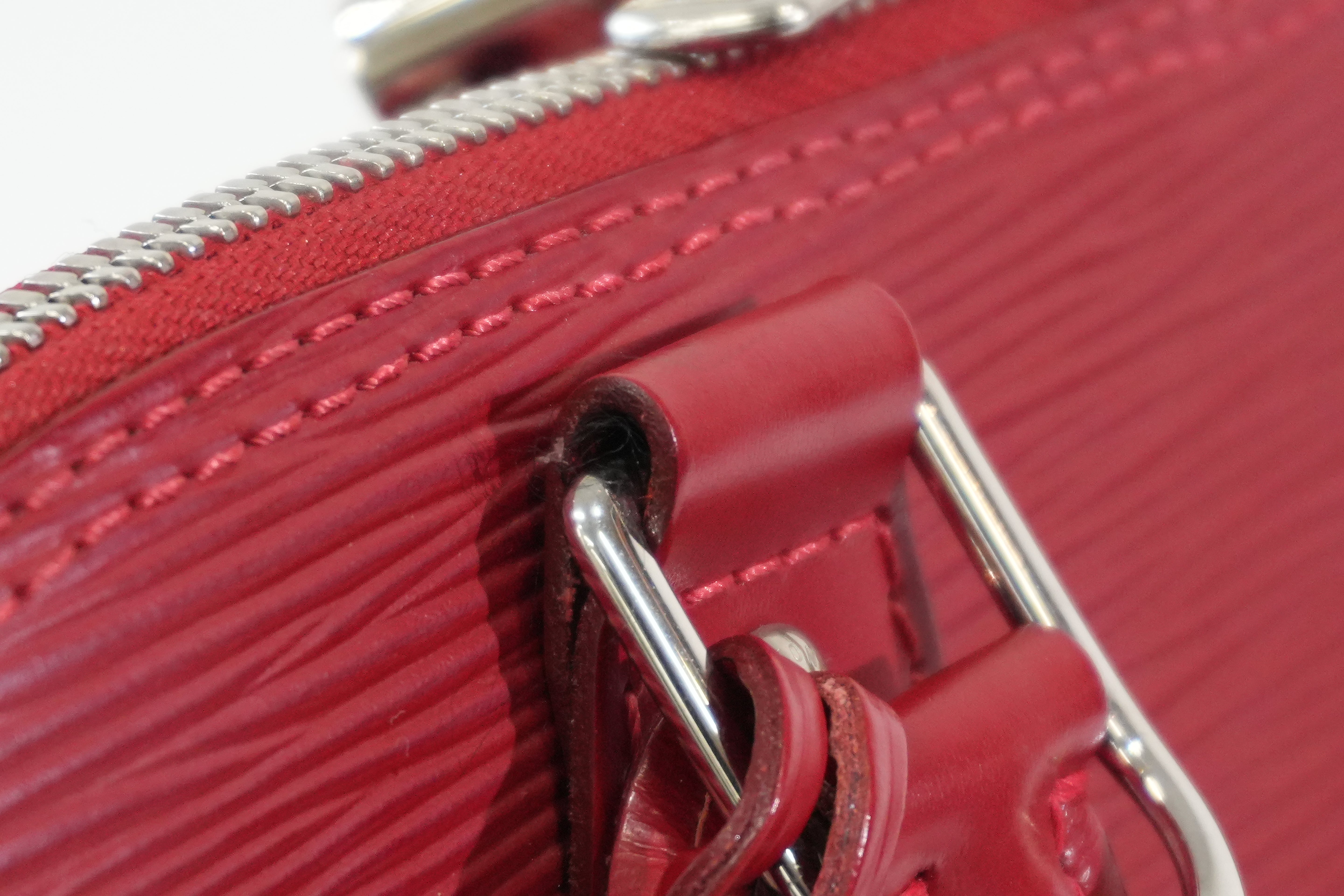 Pre-owned Louis Vuitton Epi Alma PM Handbag Red